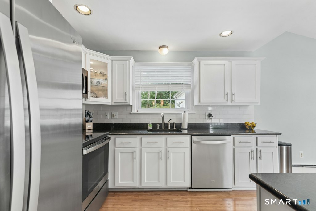 100 Flint Street Property Photo 8