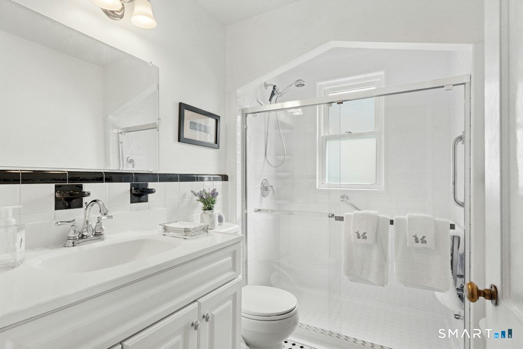 100 Flint Street Property Photo 13
