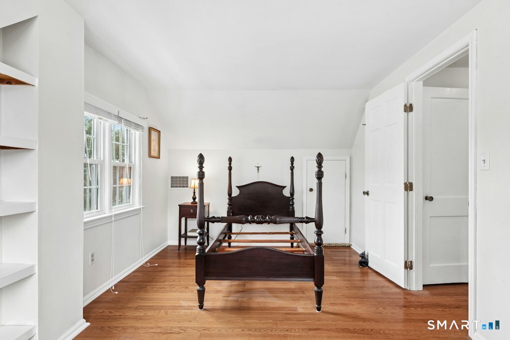 100 Flint Street Property Photo 14
