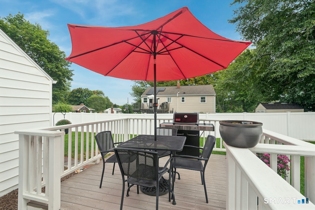 100 Flint Street Property Photo 18