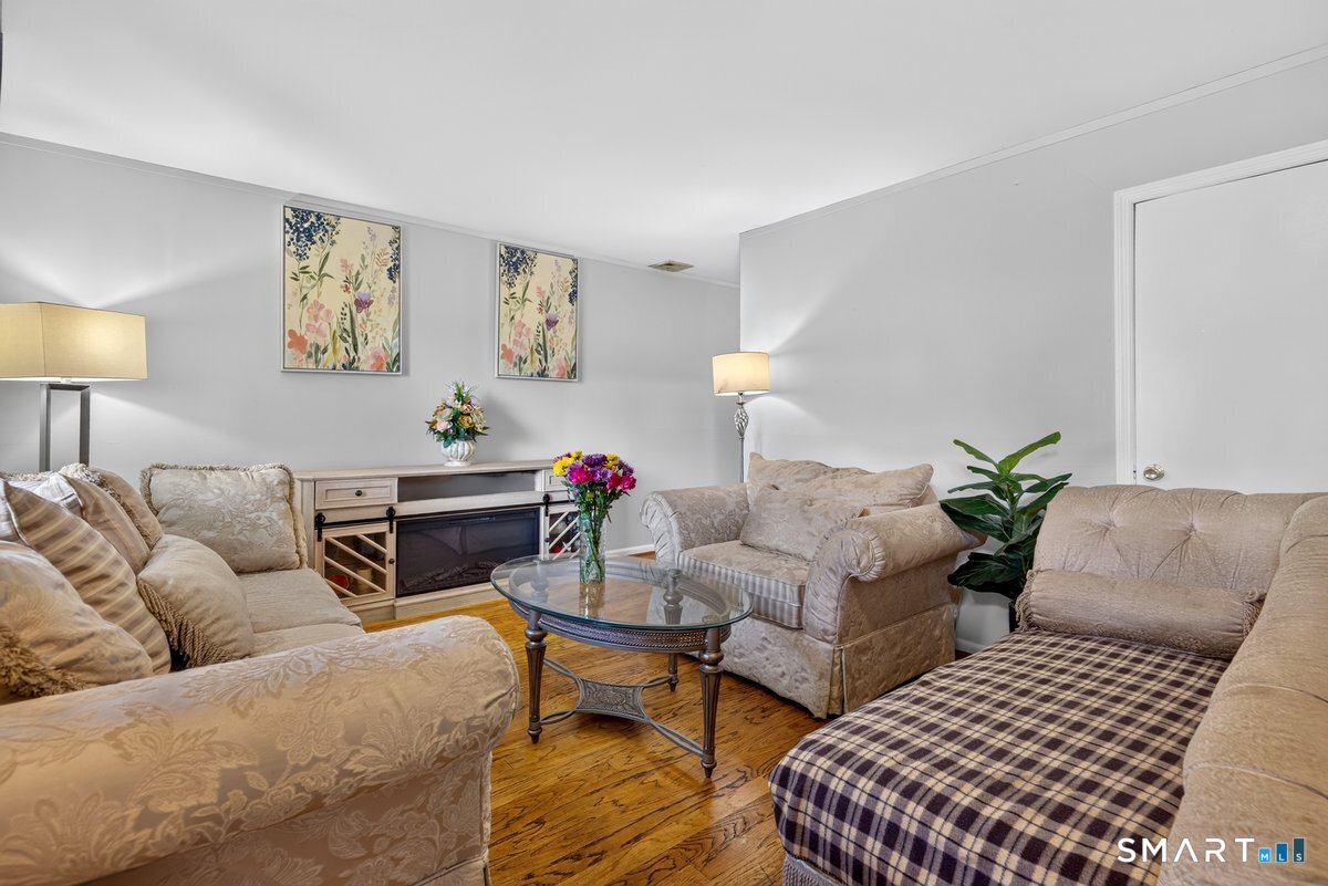 9 Edgewood A Street Property Photo 3