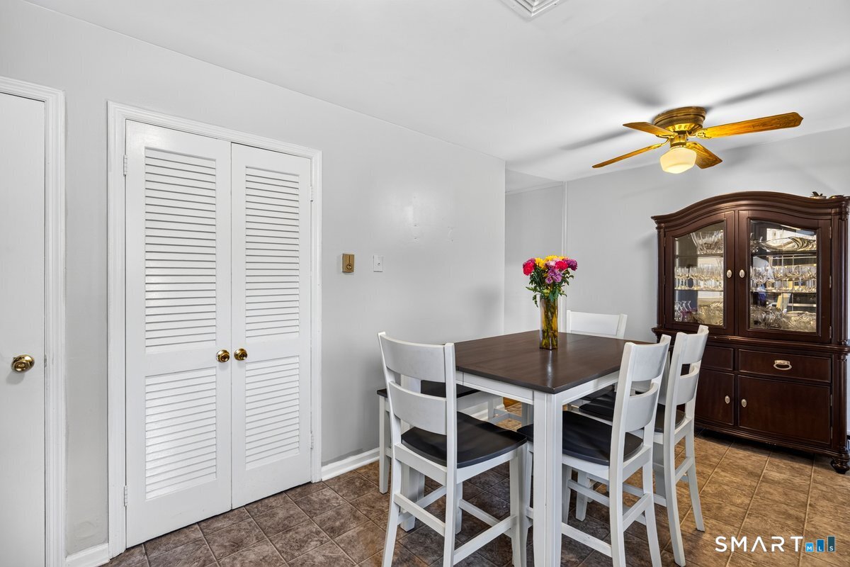 9 Edgewood A Street Property Photo 12
