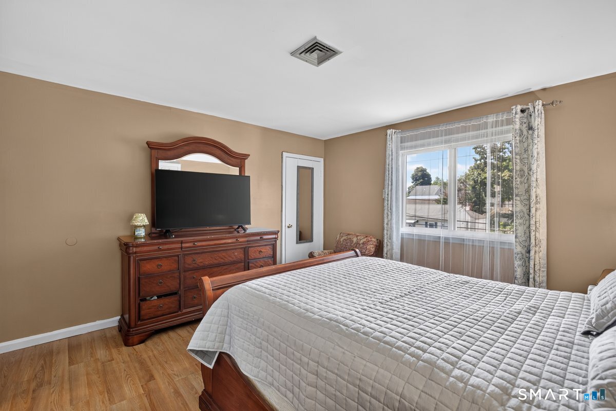 9 Edgewood A Street Property Photo 17