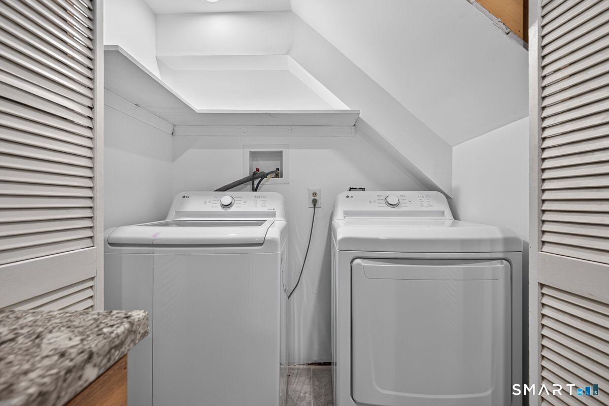 9 Edgewood A Street Property Photo 33