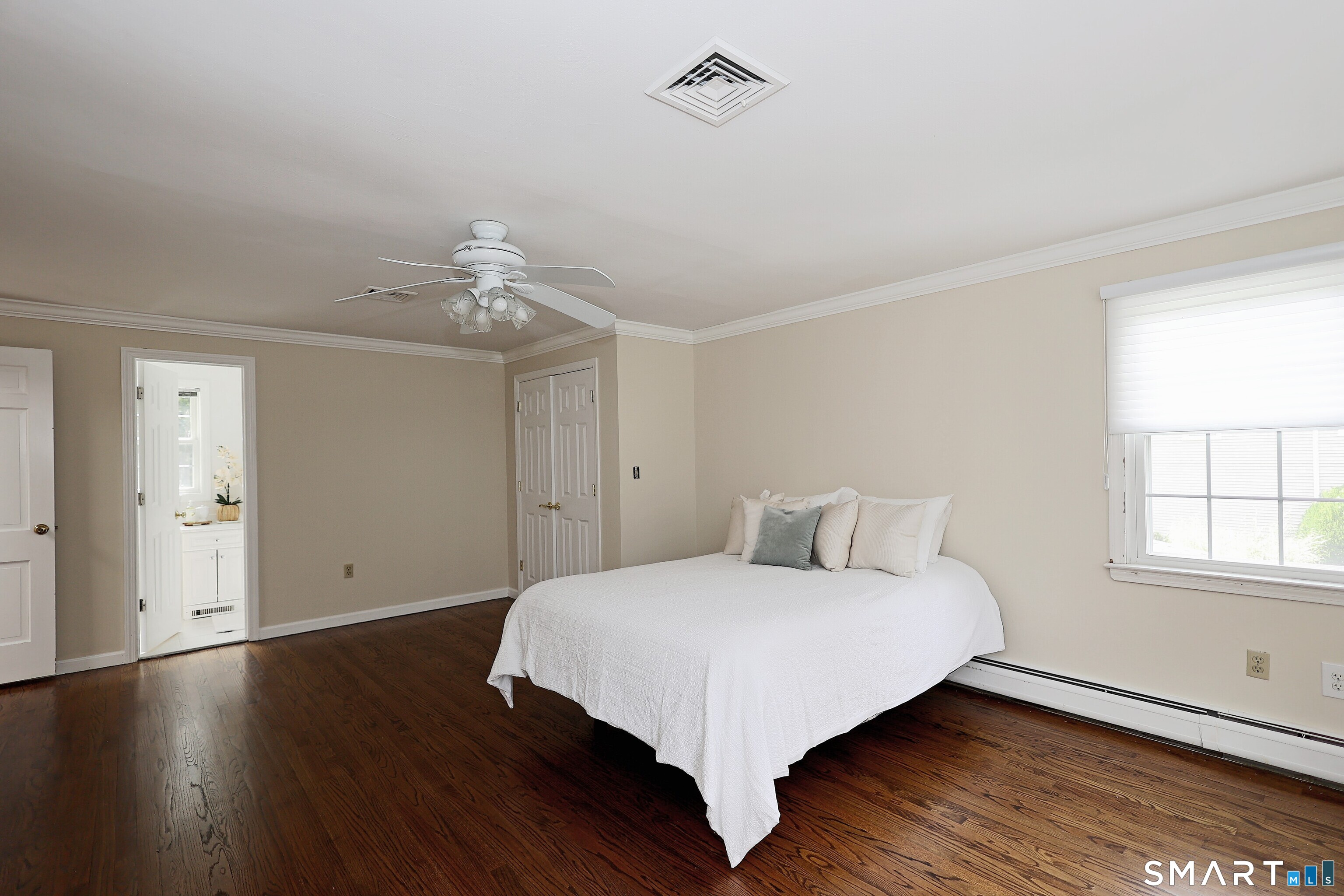 24204863 Property Photo 16