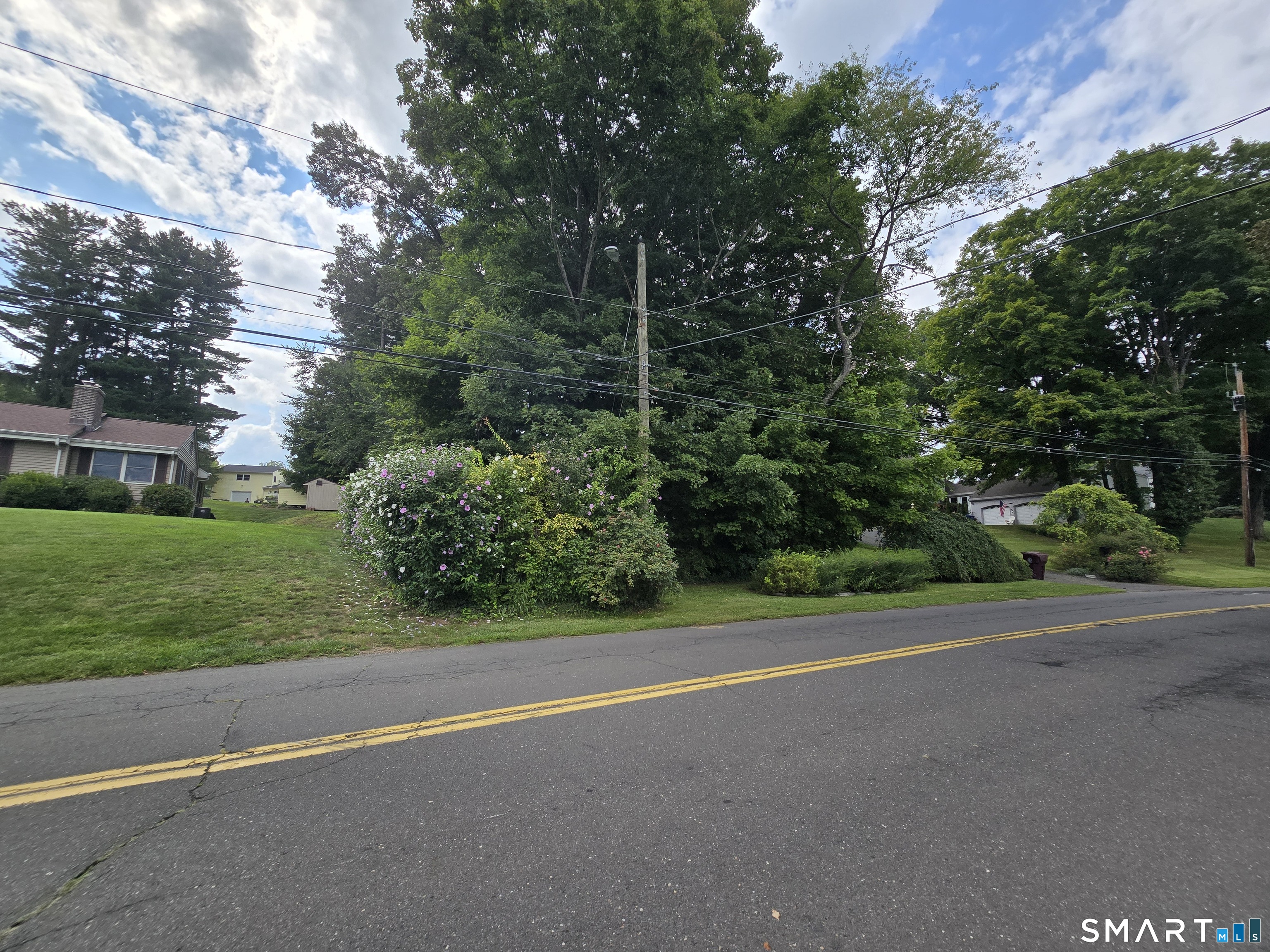 9066 Woodpond Road Property Photo 3
