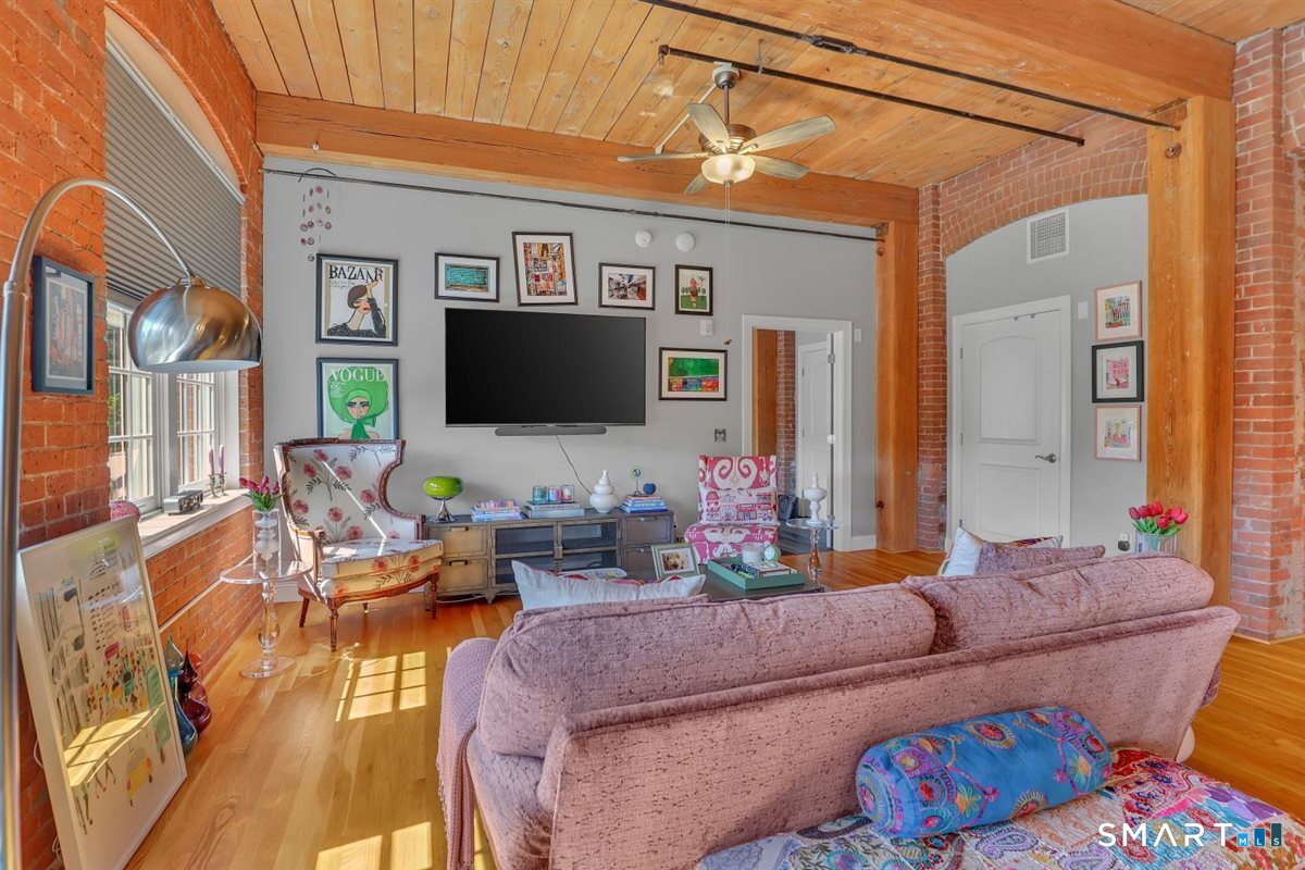 10 Main 211 Street Property Photo 4