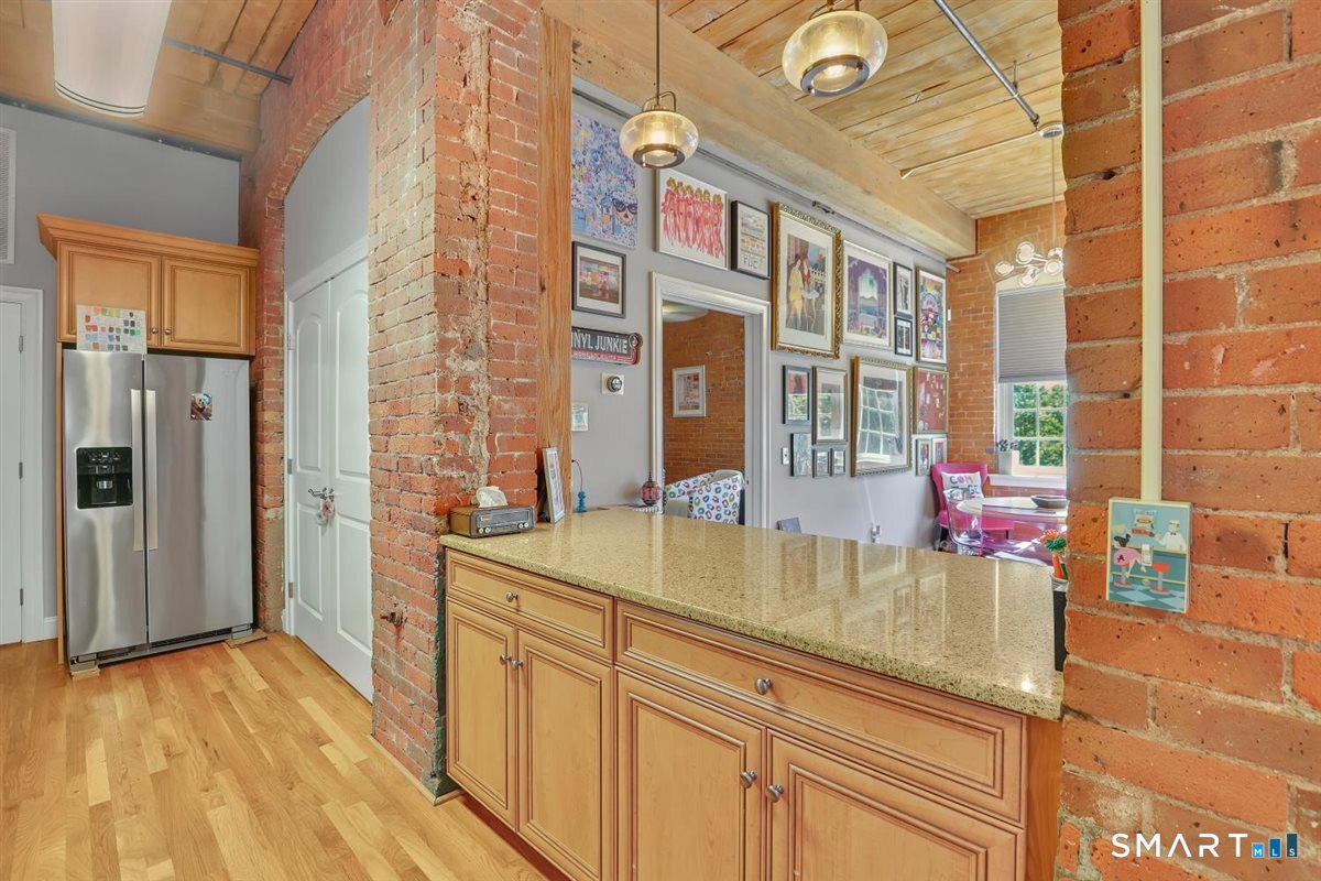 10 Main 211 Street Property Photo 7