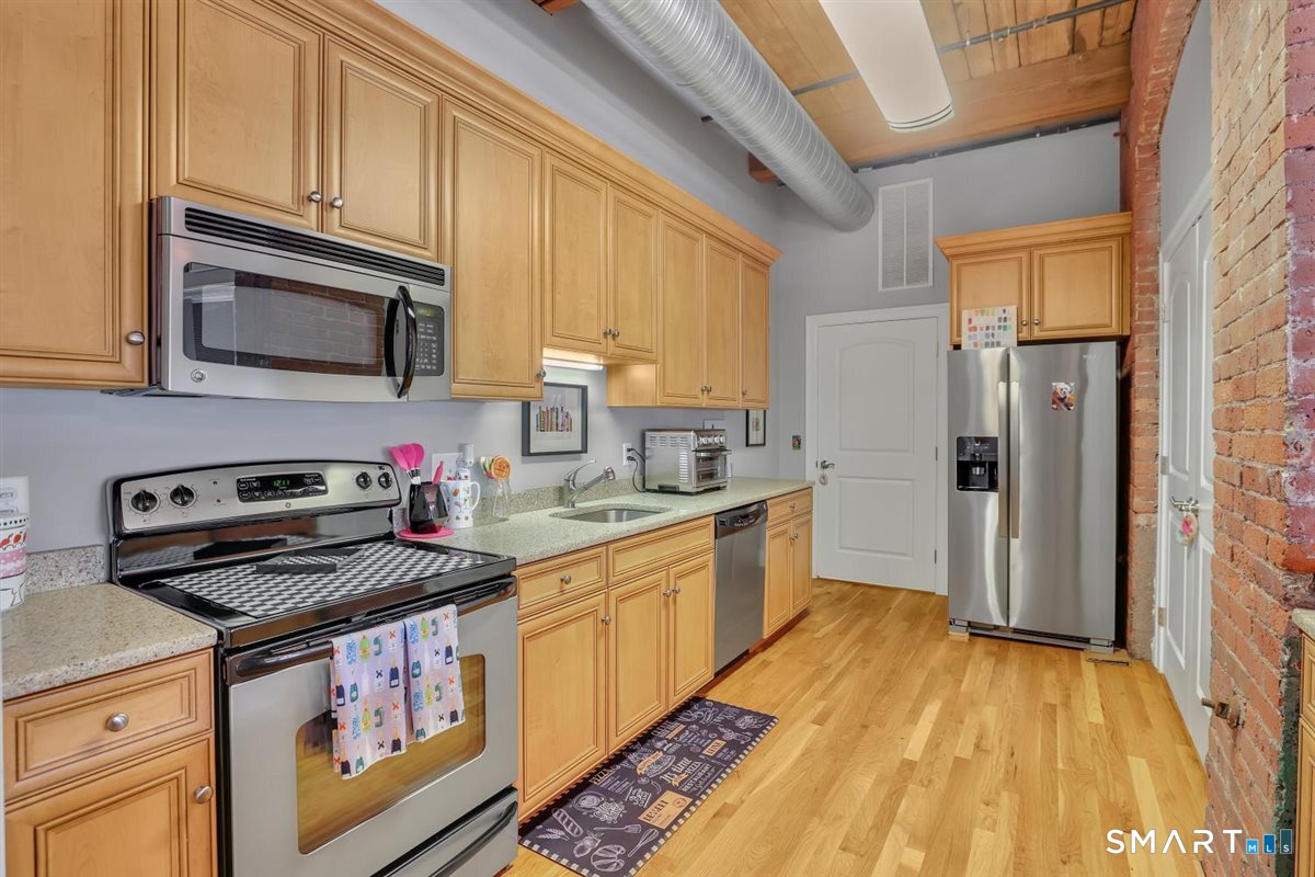 10 Main 211 Street Property Photo 8