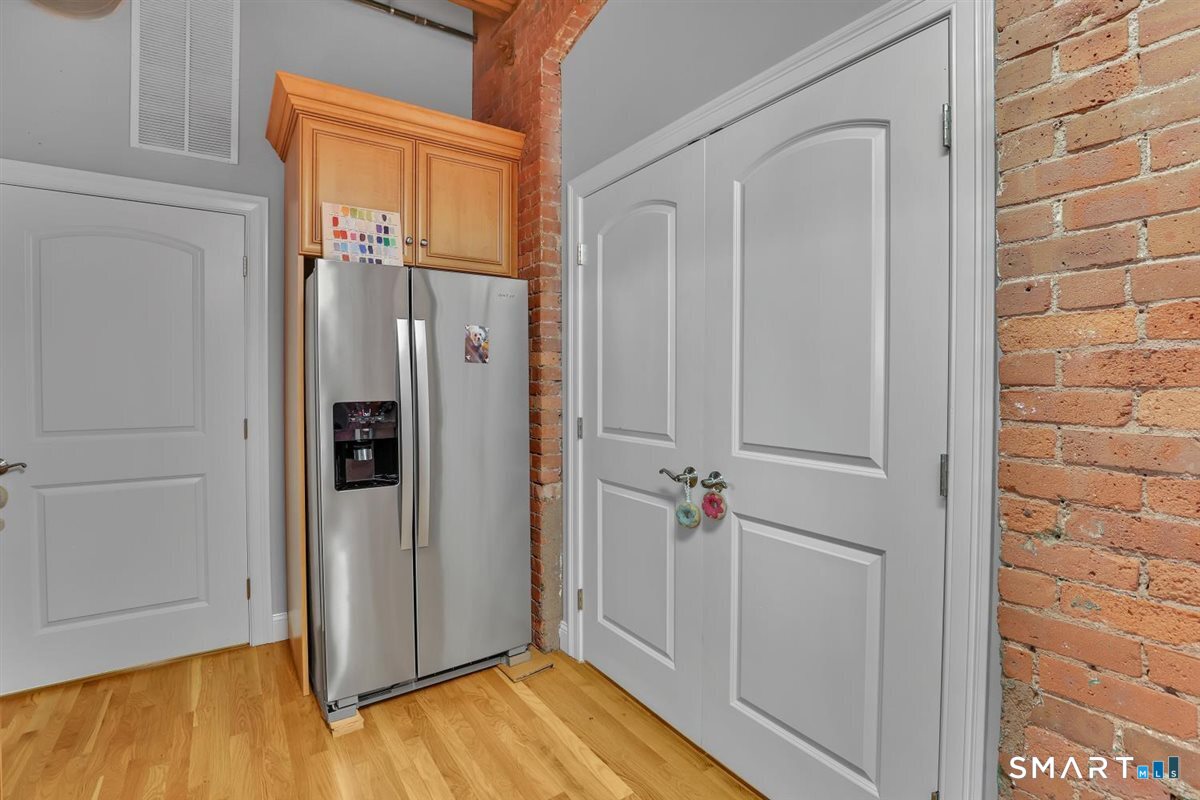 10 Main 211 Street Property Photo 11