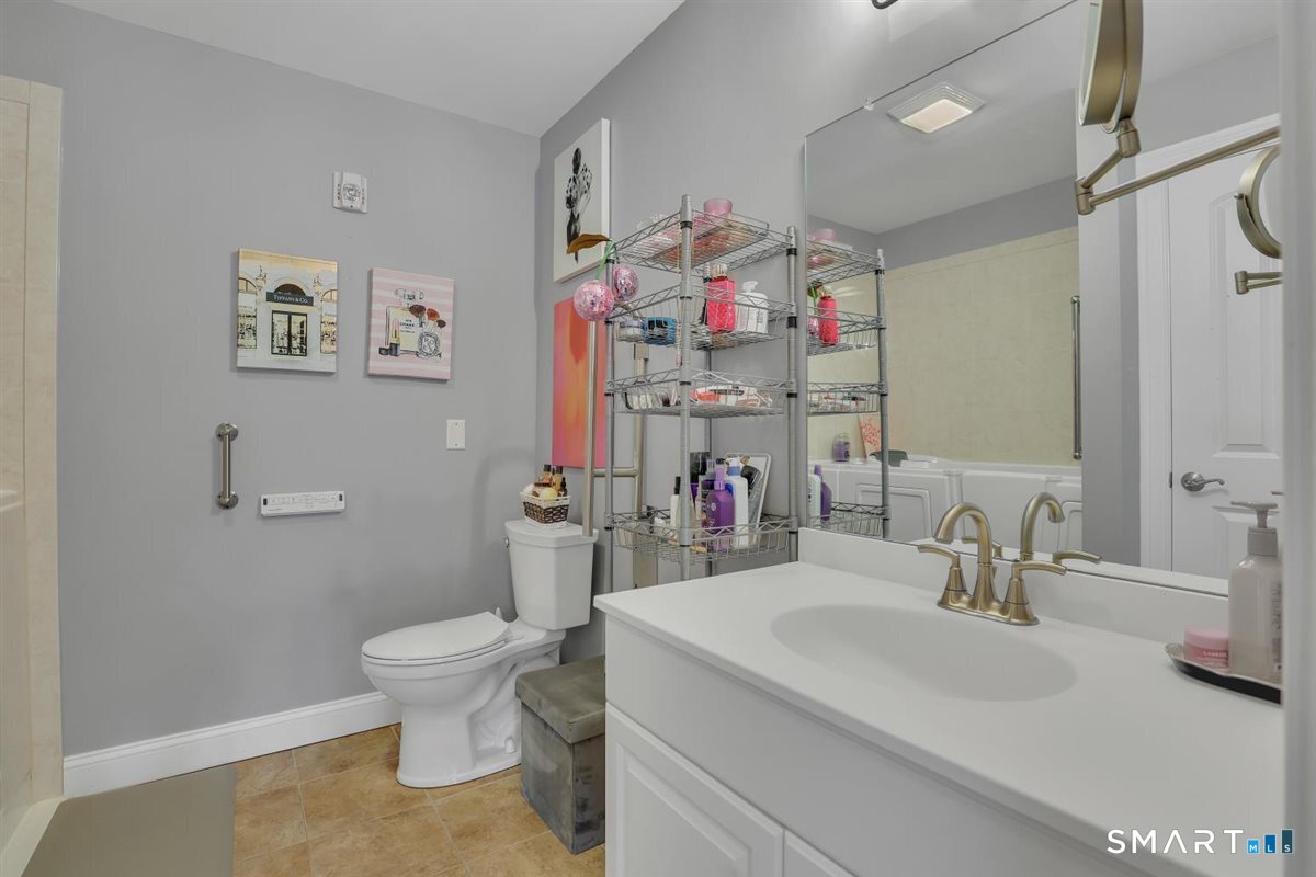 10 Main 211 Street Property Photo 22