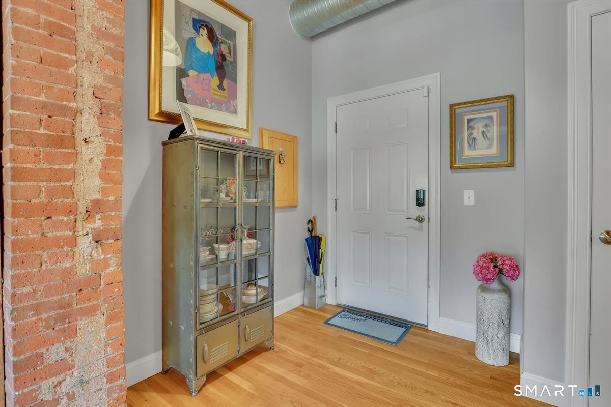 10 Main 211 Street Property Photo 25