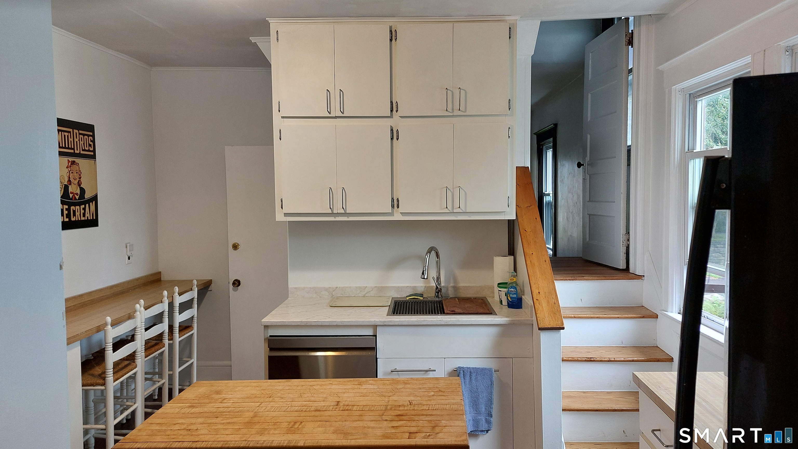 136 Mead Avenue Property Photo 4
