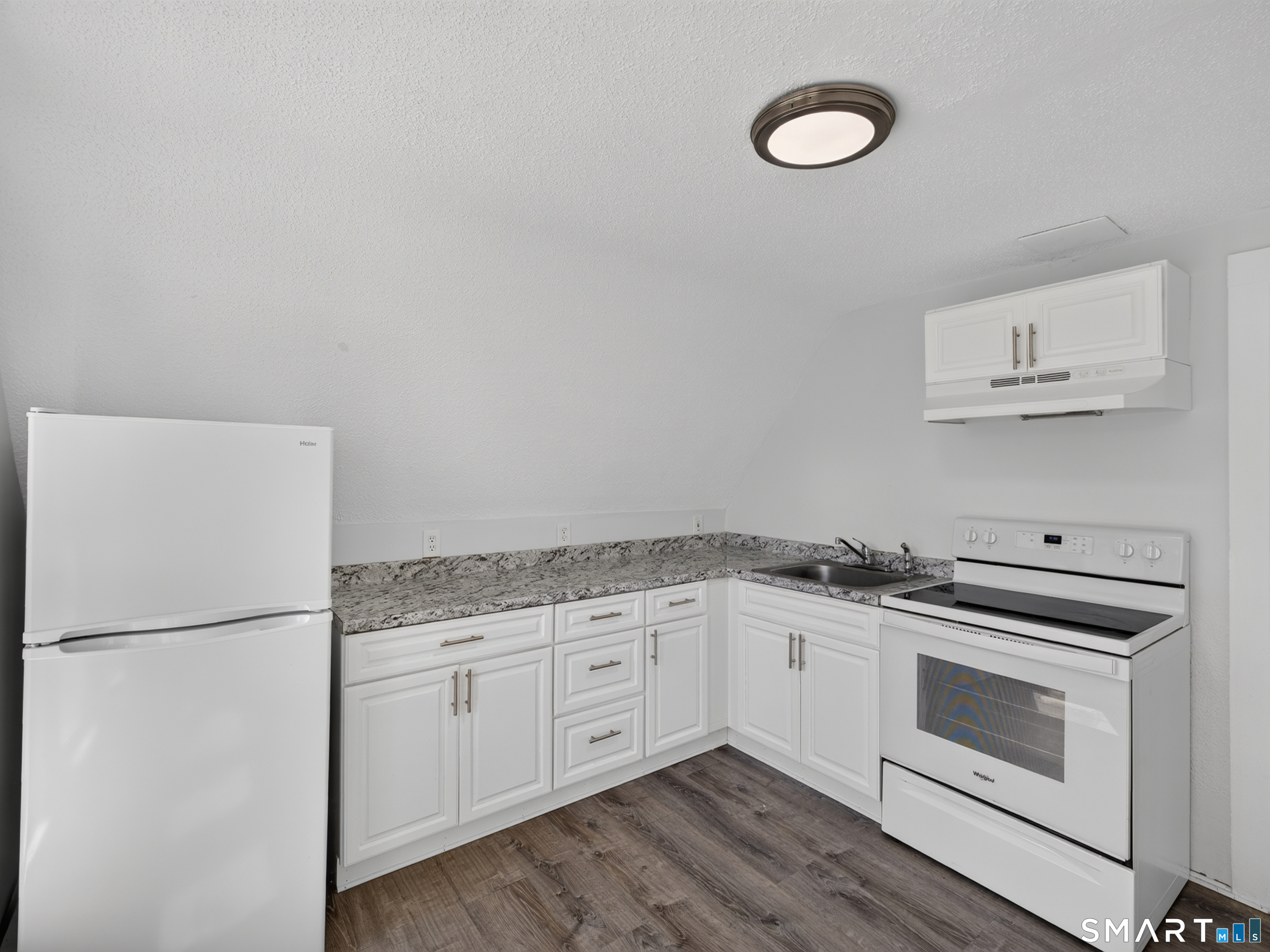 111 Laurel Hill Avenue Property Photo 7