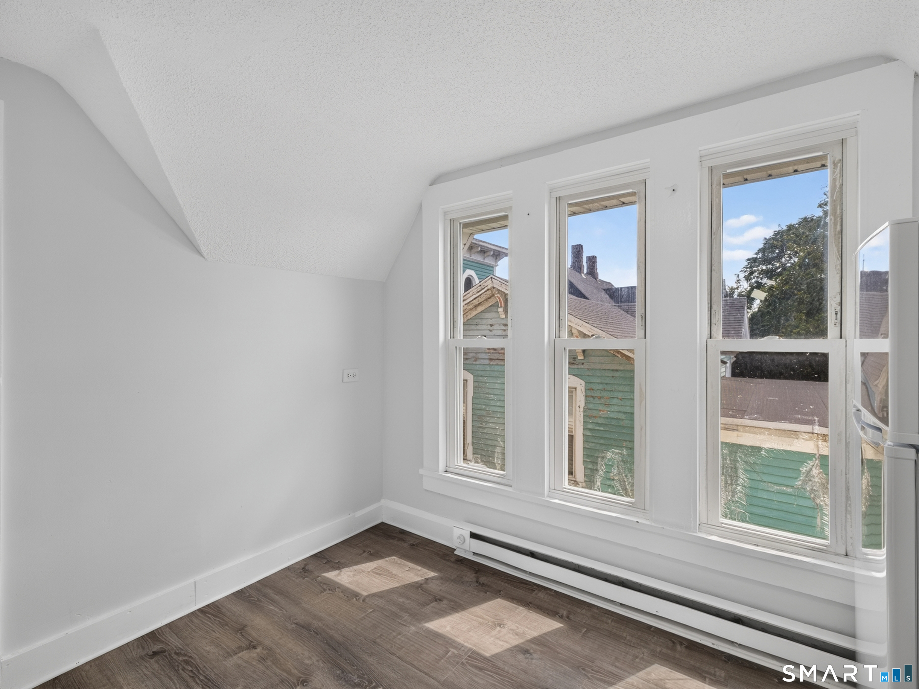 111 Laurel Hill Avenue Property Photo 8