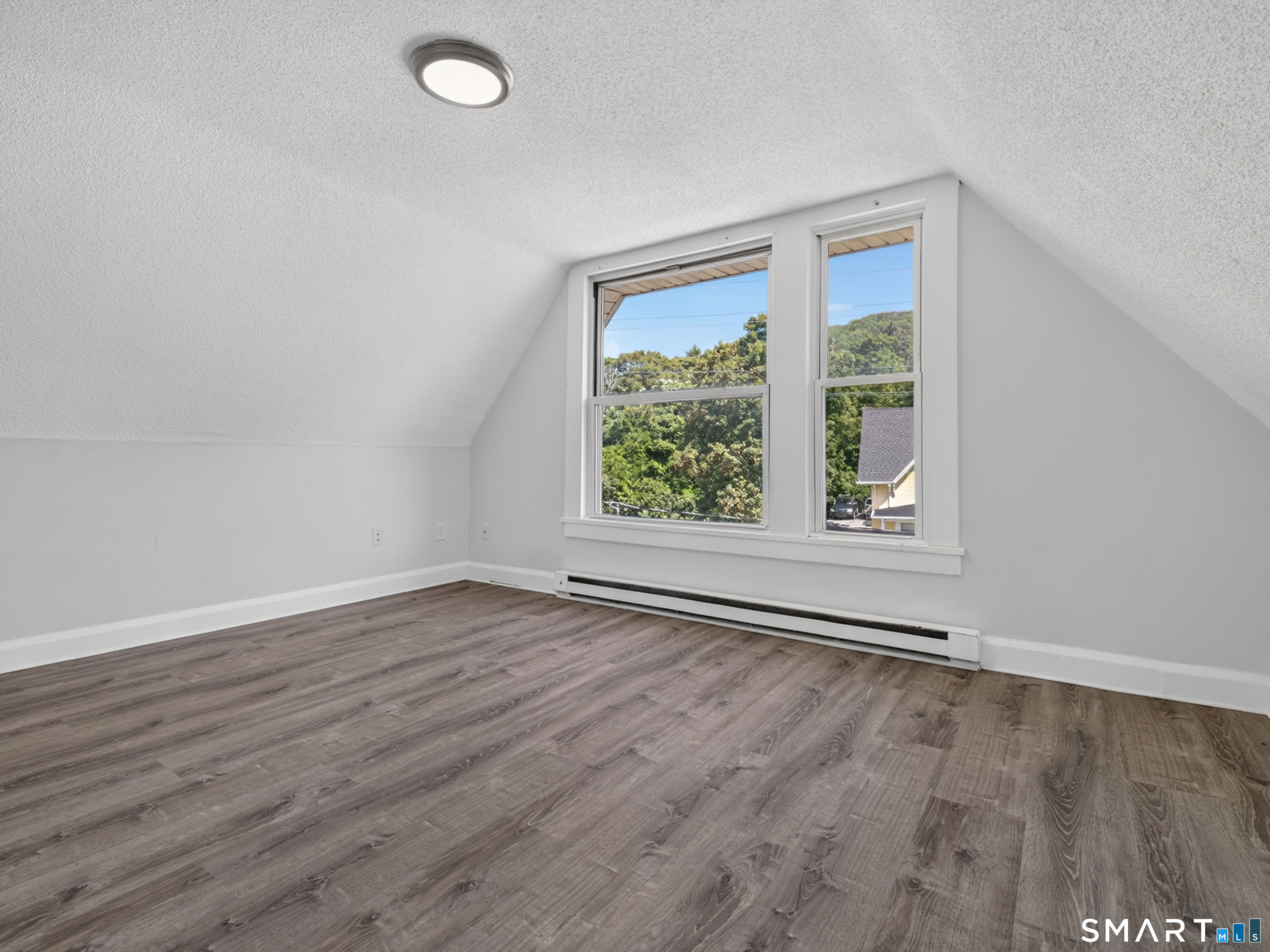111 Laurel Hill Avenue Property Photo 12