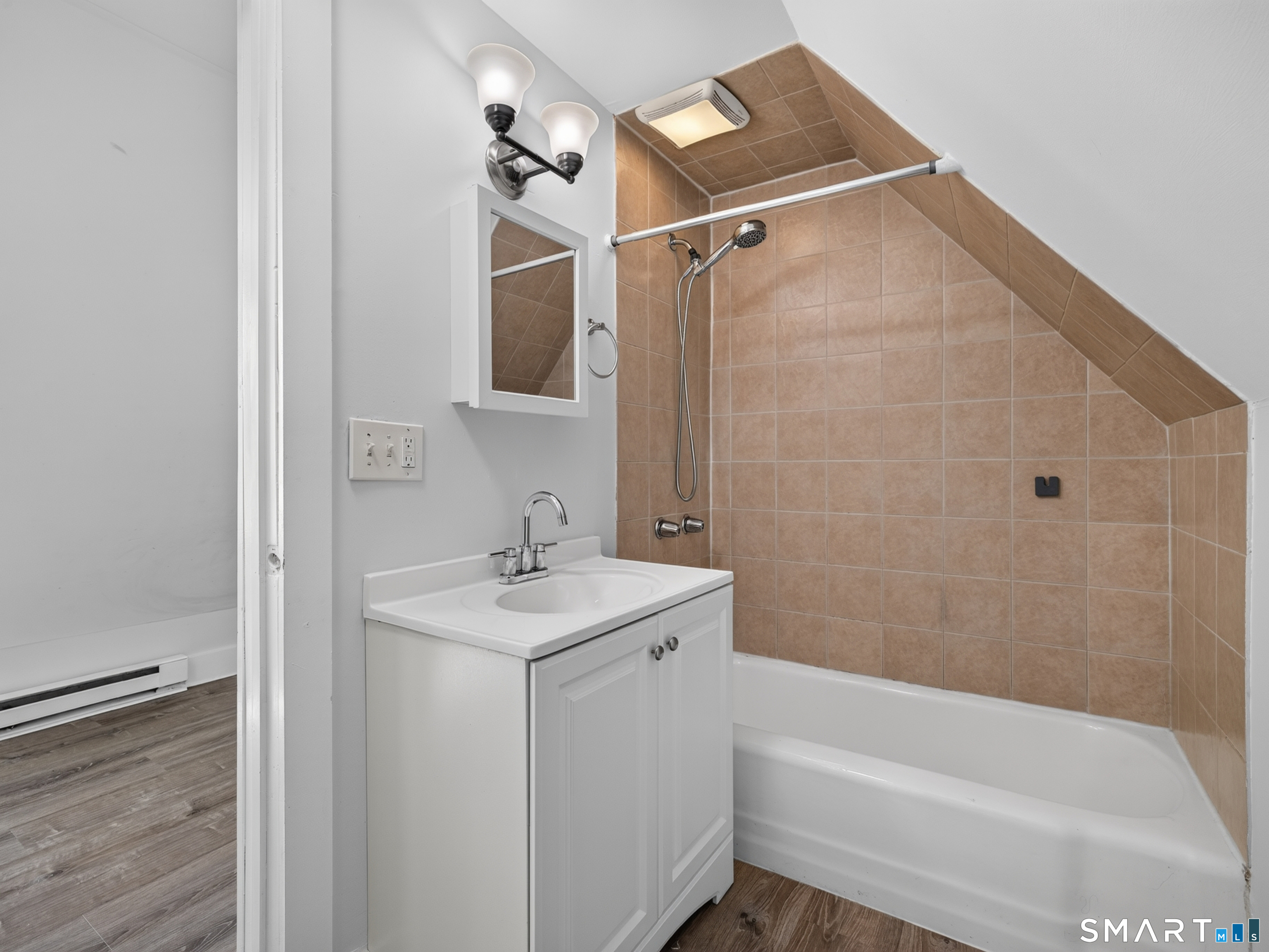 111 Laurel Hill Avenue Property Photo 16