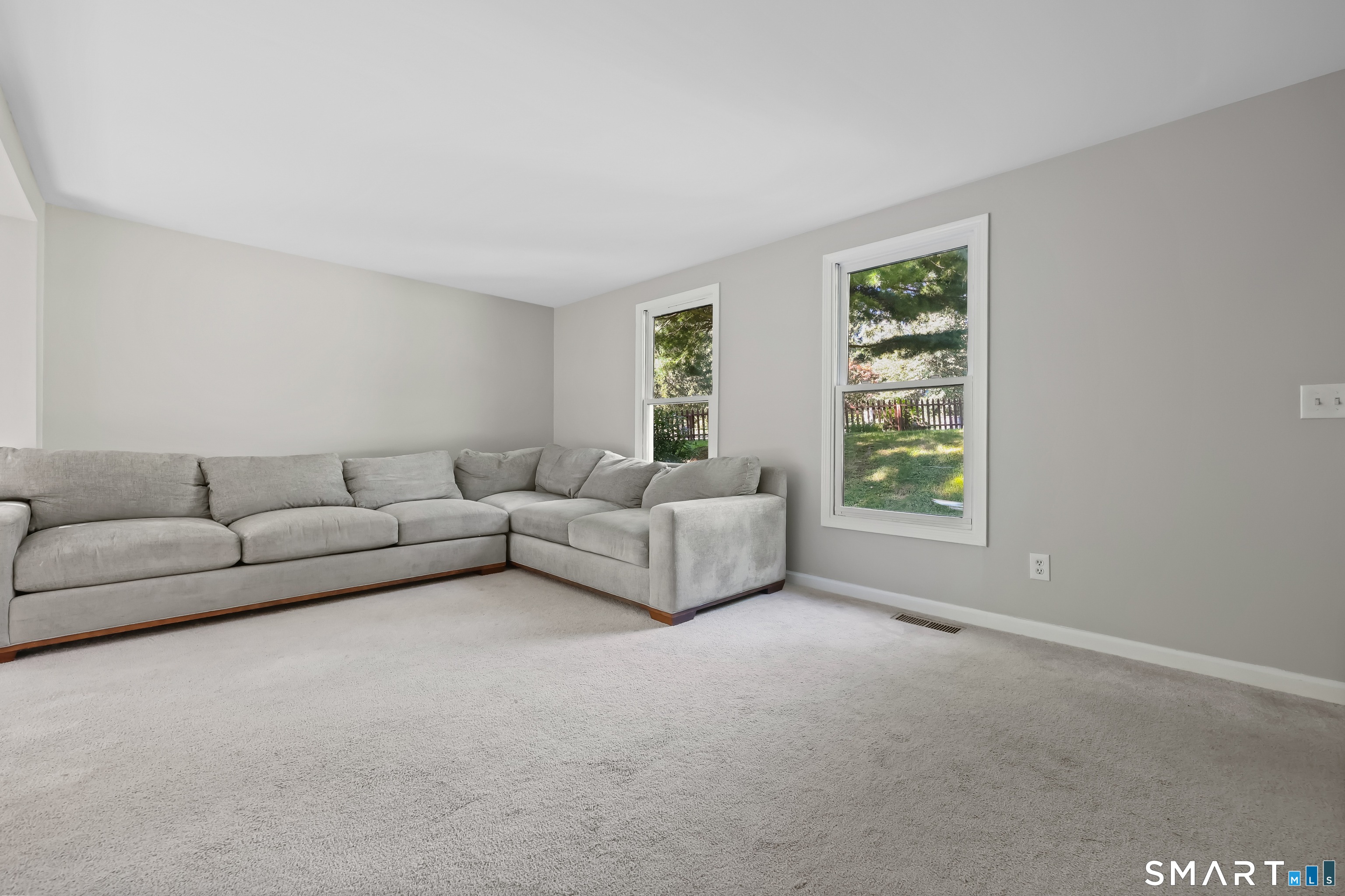 61 Rolling Green Road Property Photo 3