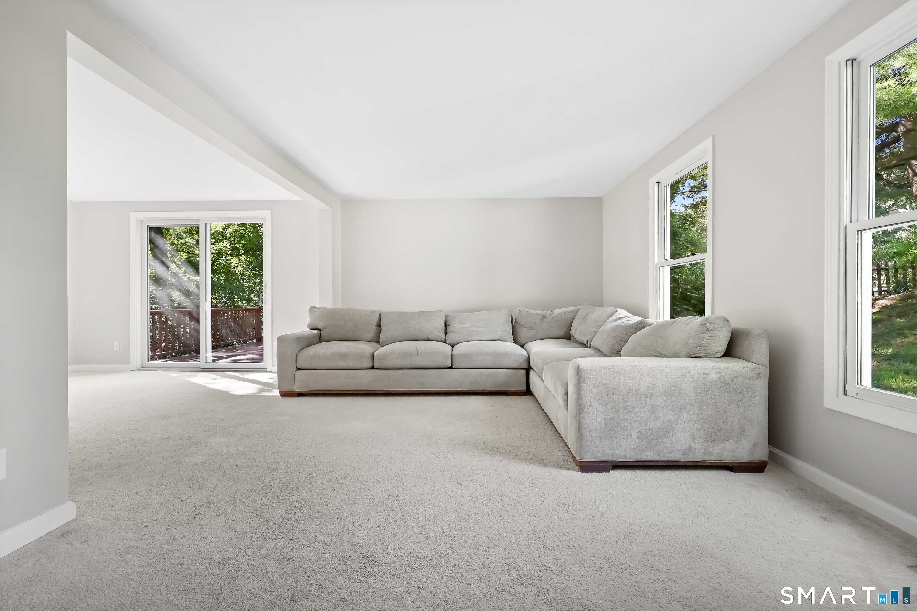 61 Rolling Green Road Property Photo 4