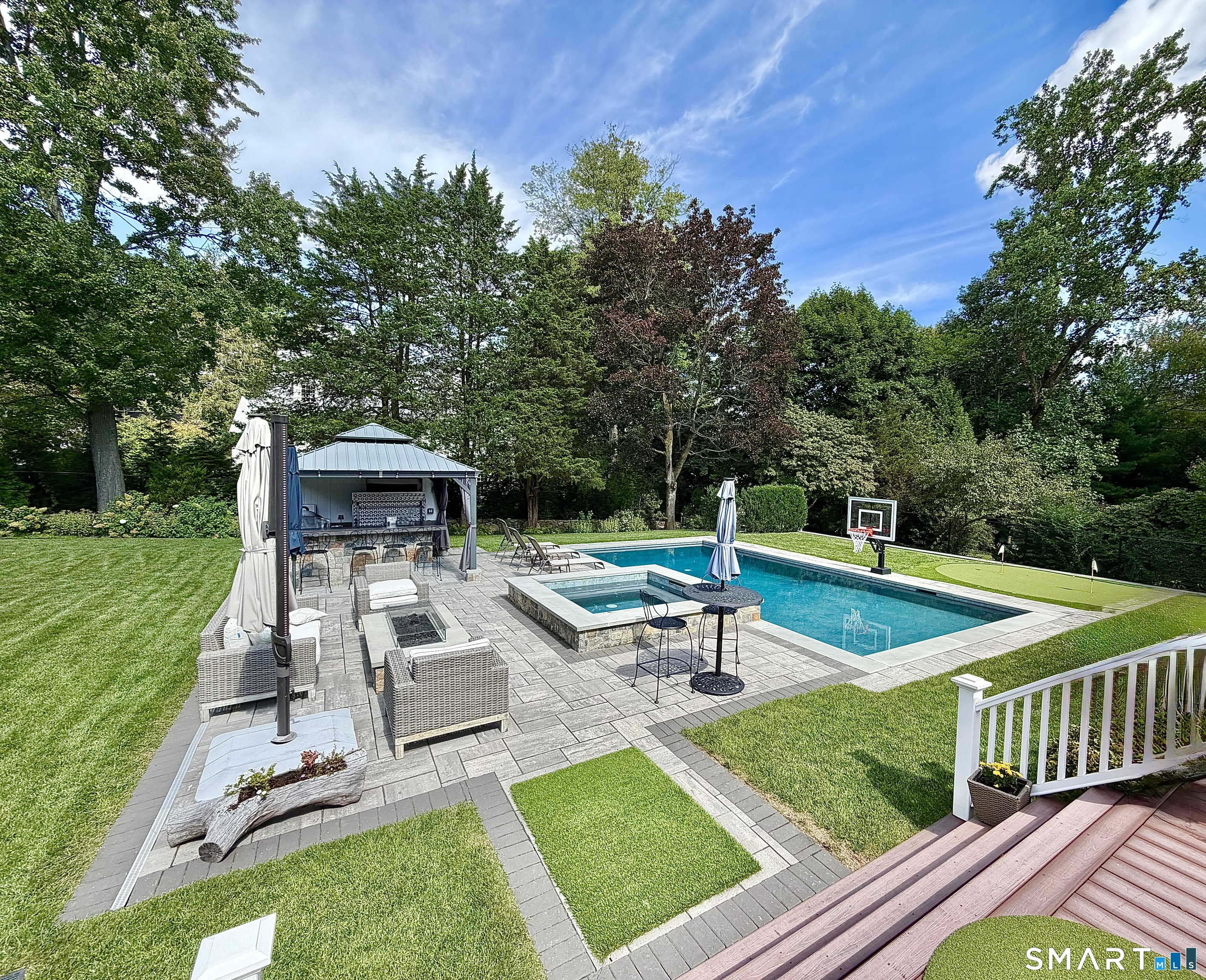 94 Field Crest Road Property Photo 6