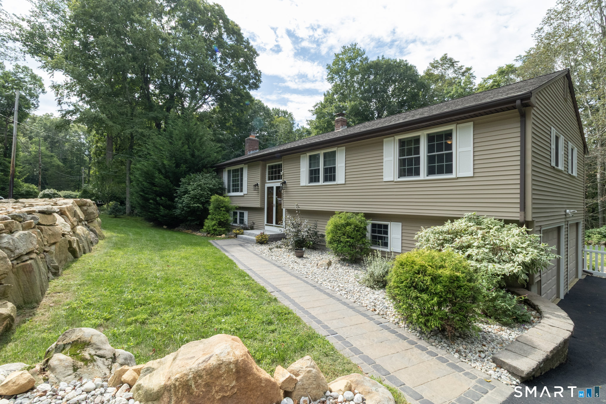 952 Maple Hill Road Property Photo 1
