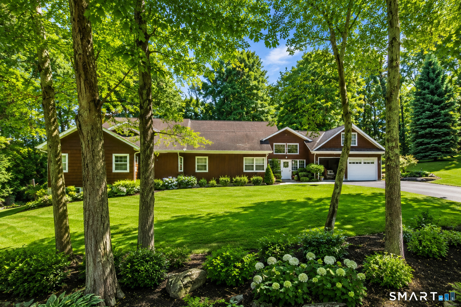 231 Skymeadow Drive Property Photo 1