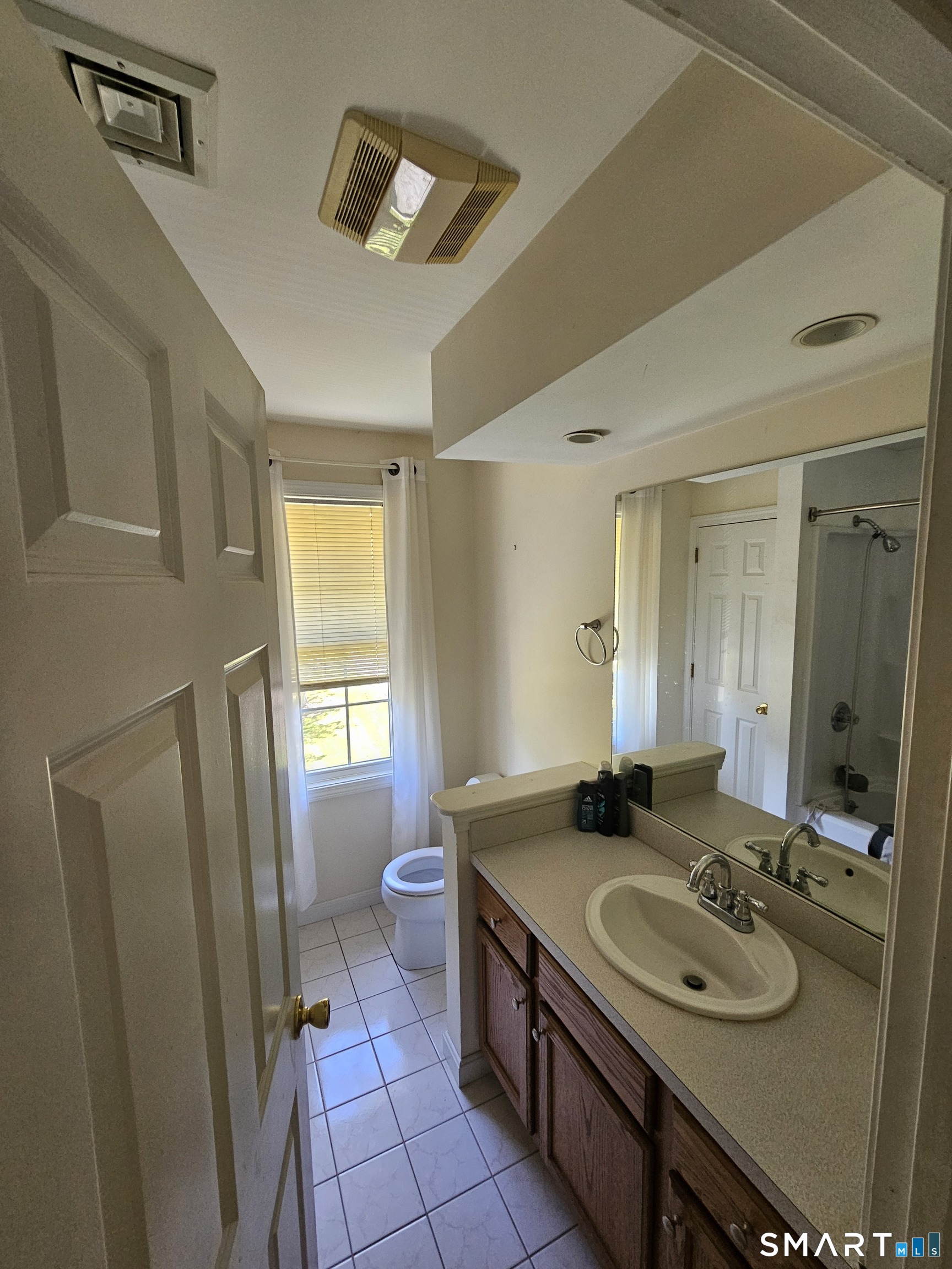 18 Tree Top Lane Property Photo 15