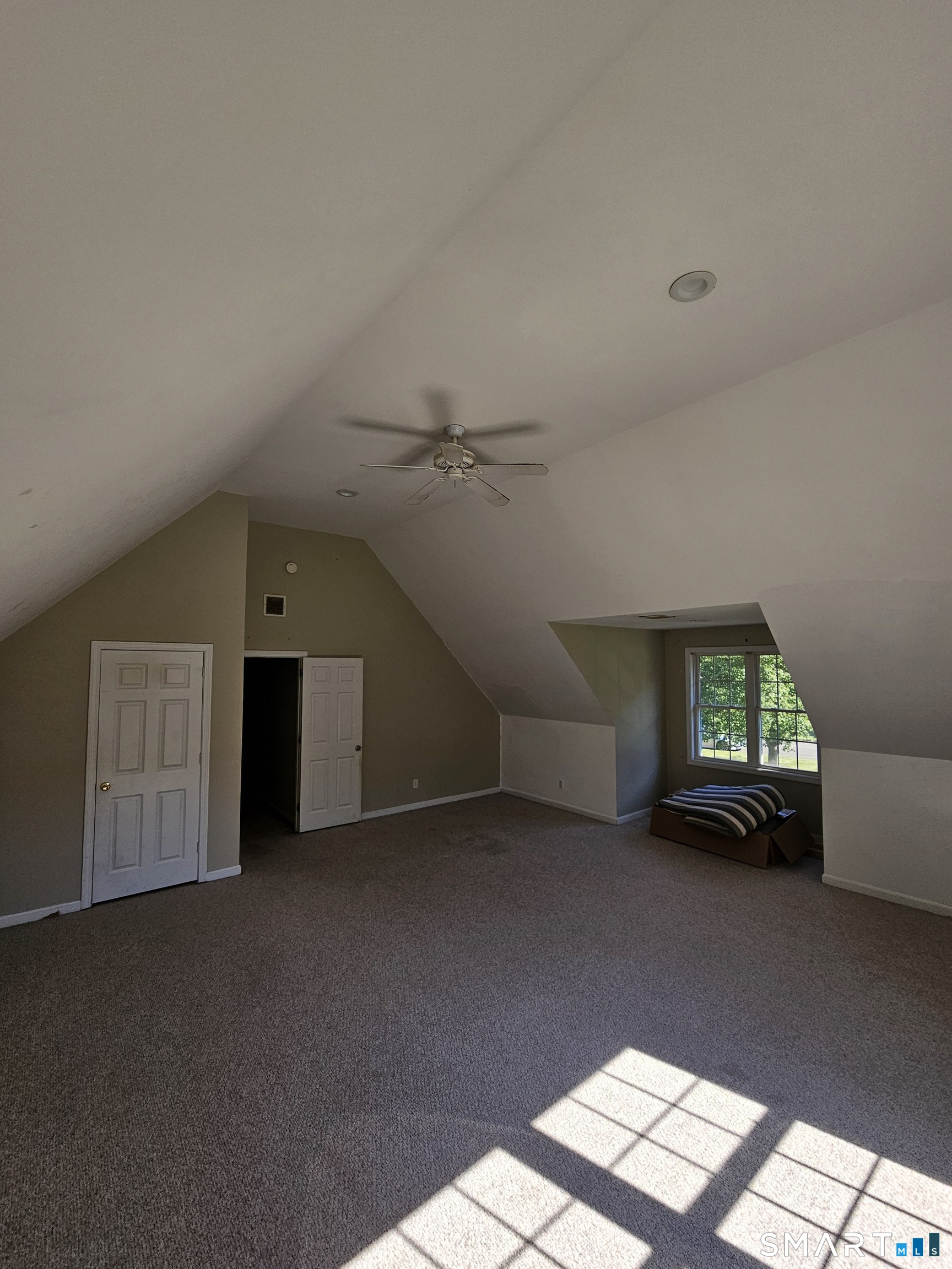 18 Tree Top Lane Property Photo 17