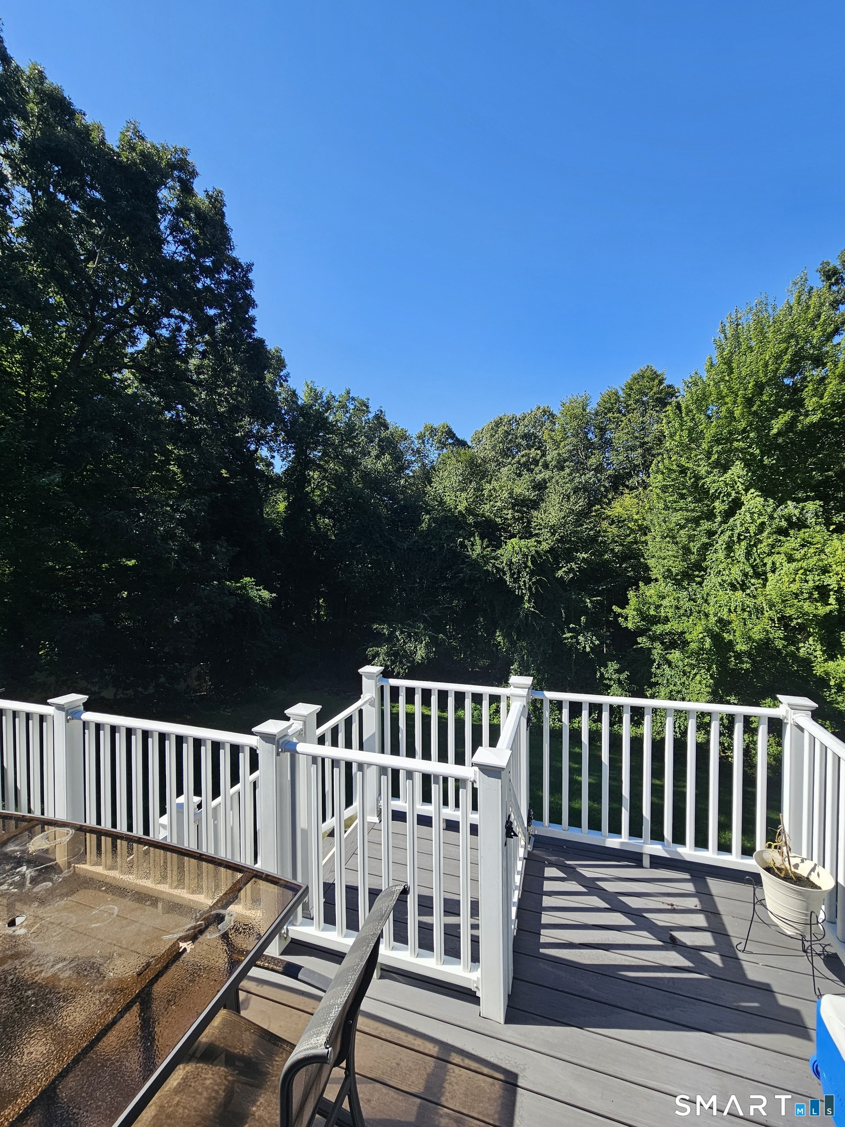 18 Tree Top Lane Property Photo 27