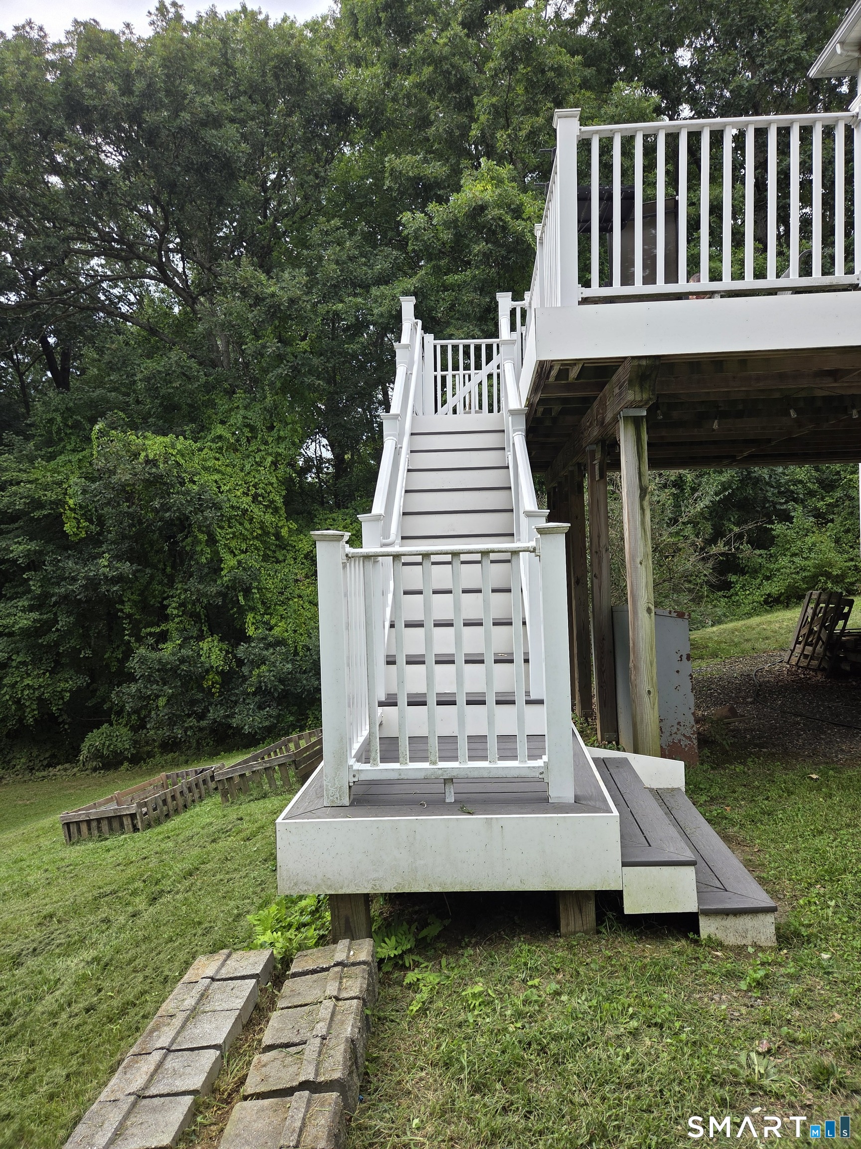 18 Tree Top Lane Property Photo 30