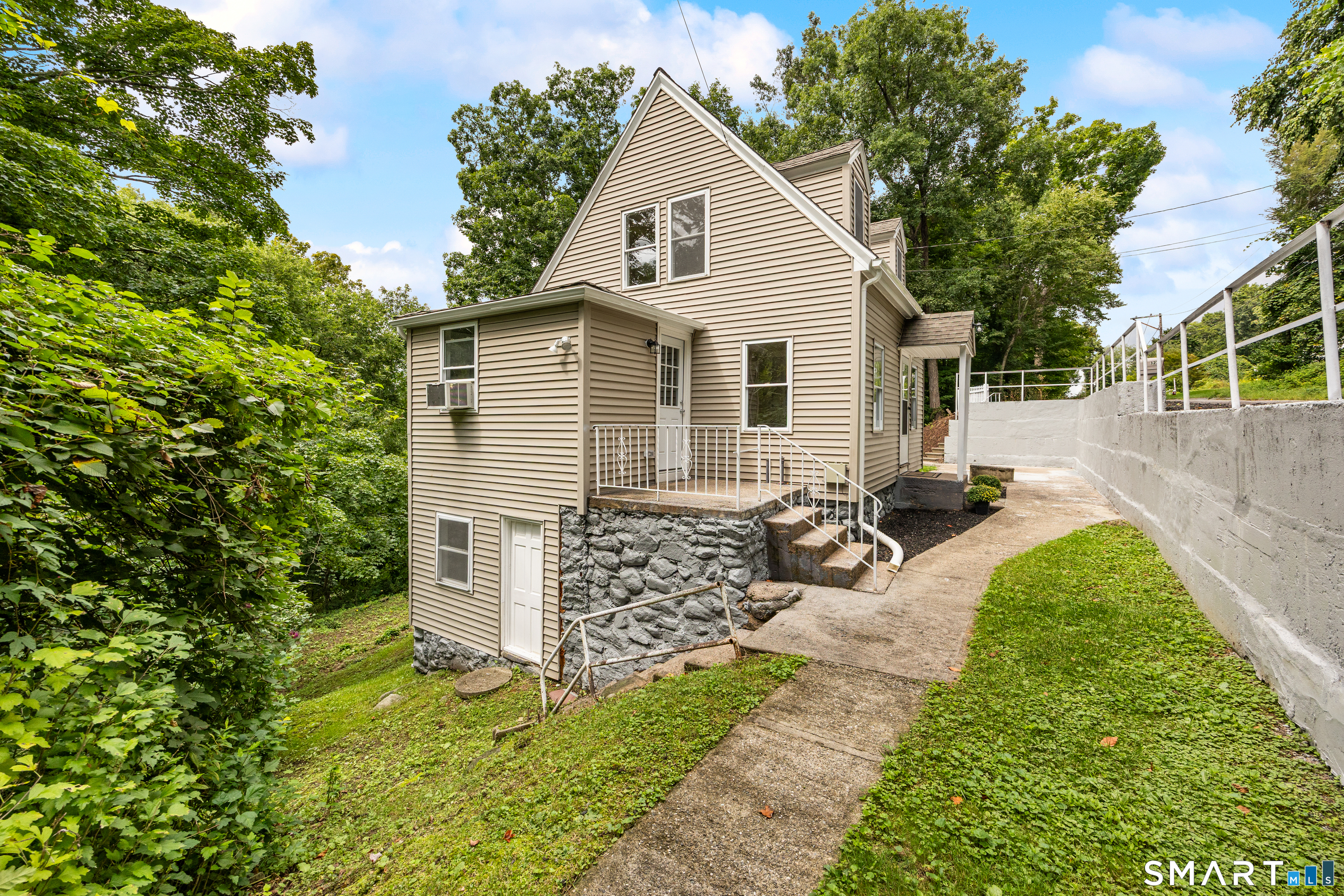 327 Steinmann Avenue Property Photo 2