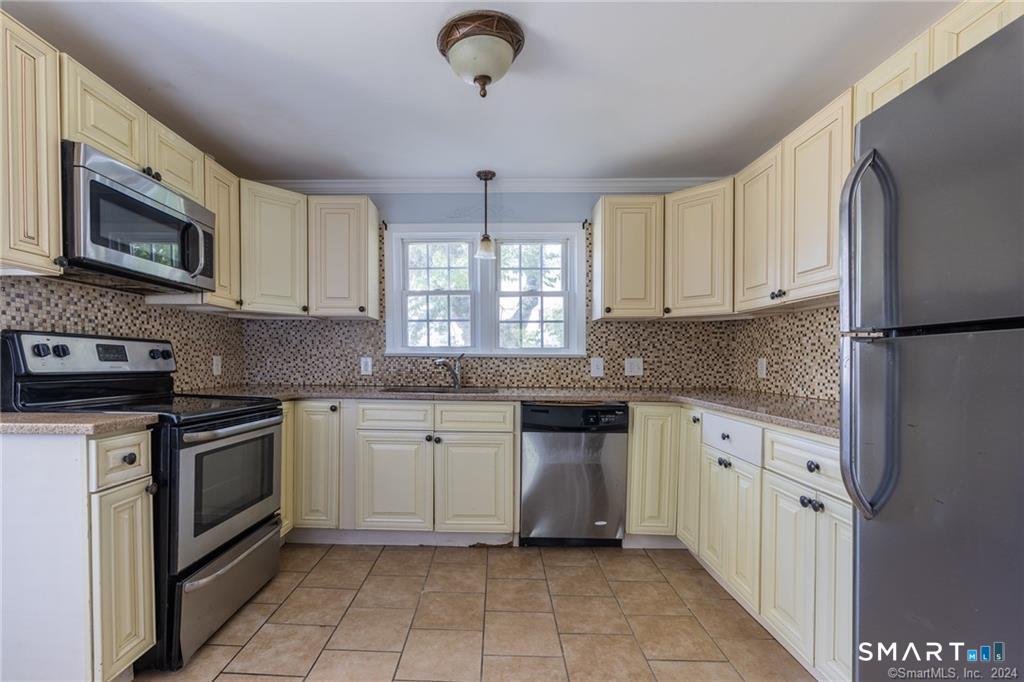 480 Ezra Street Property Photo 1