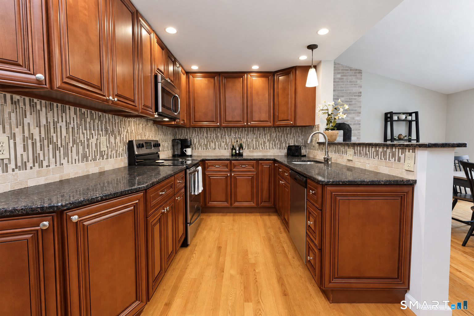 138 Tariffville Road Property Photo 10