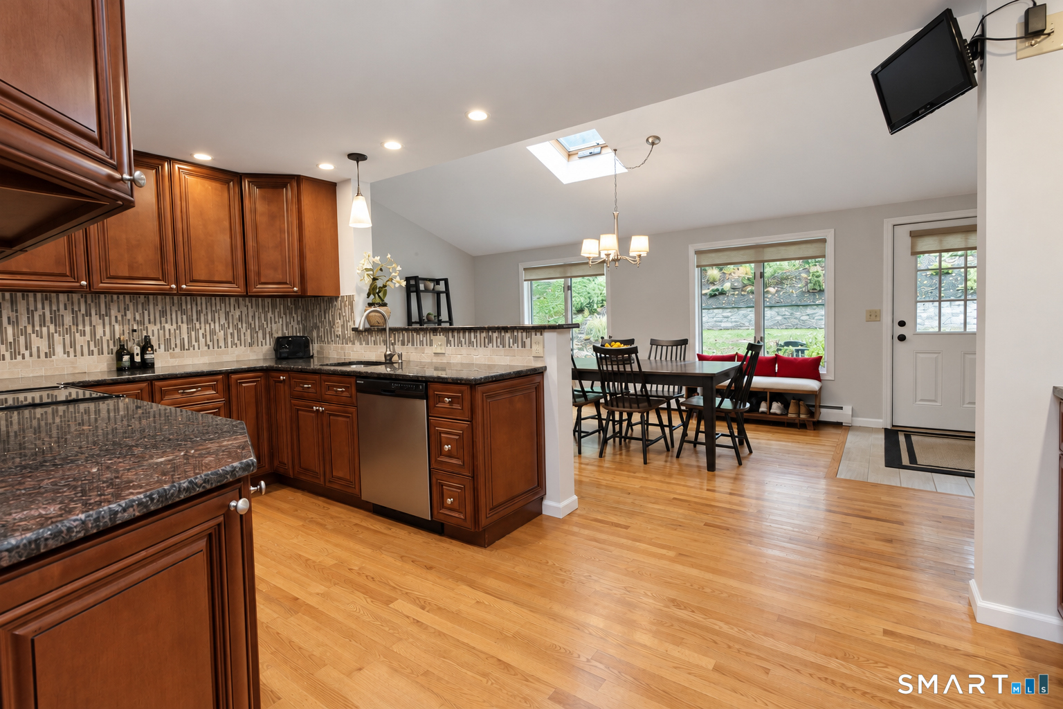 138 Tariffville Road Property Photo 11