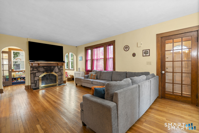 34 Glenwood Avenue Property Photo 8