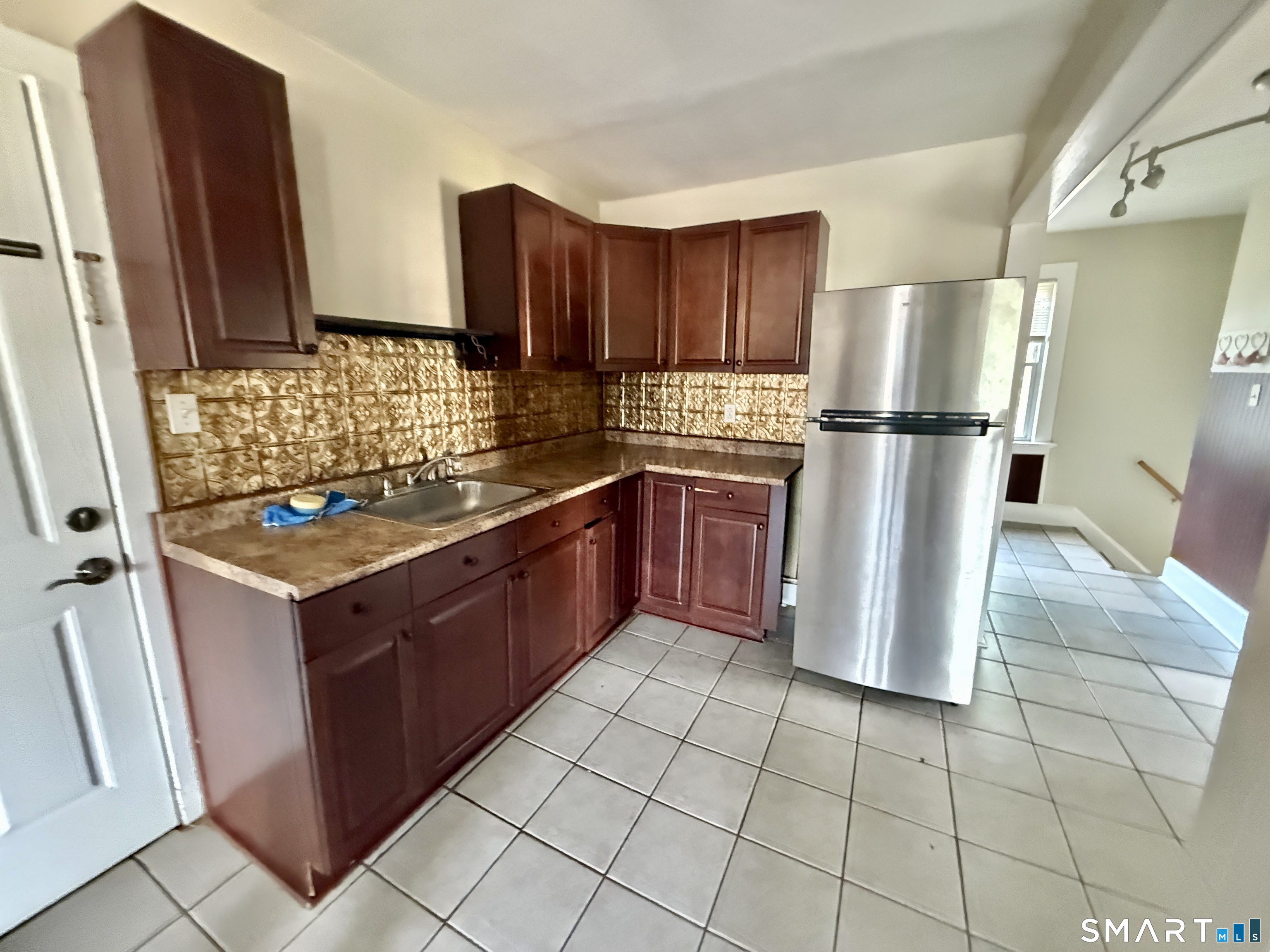 209-211 Davis 211 Street Property Photo 2