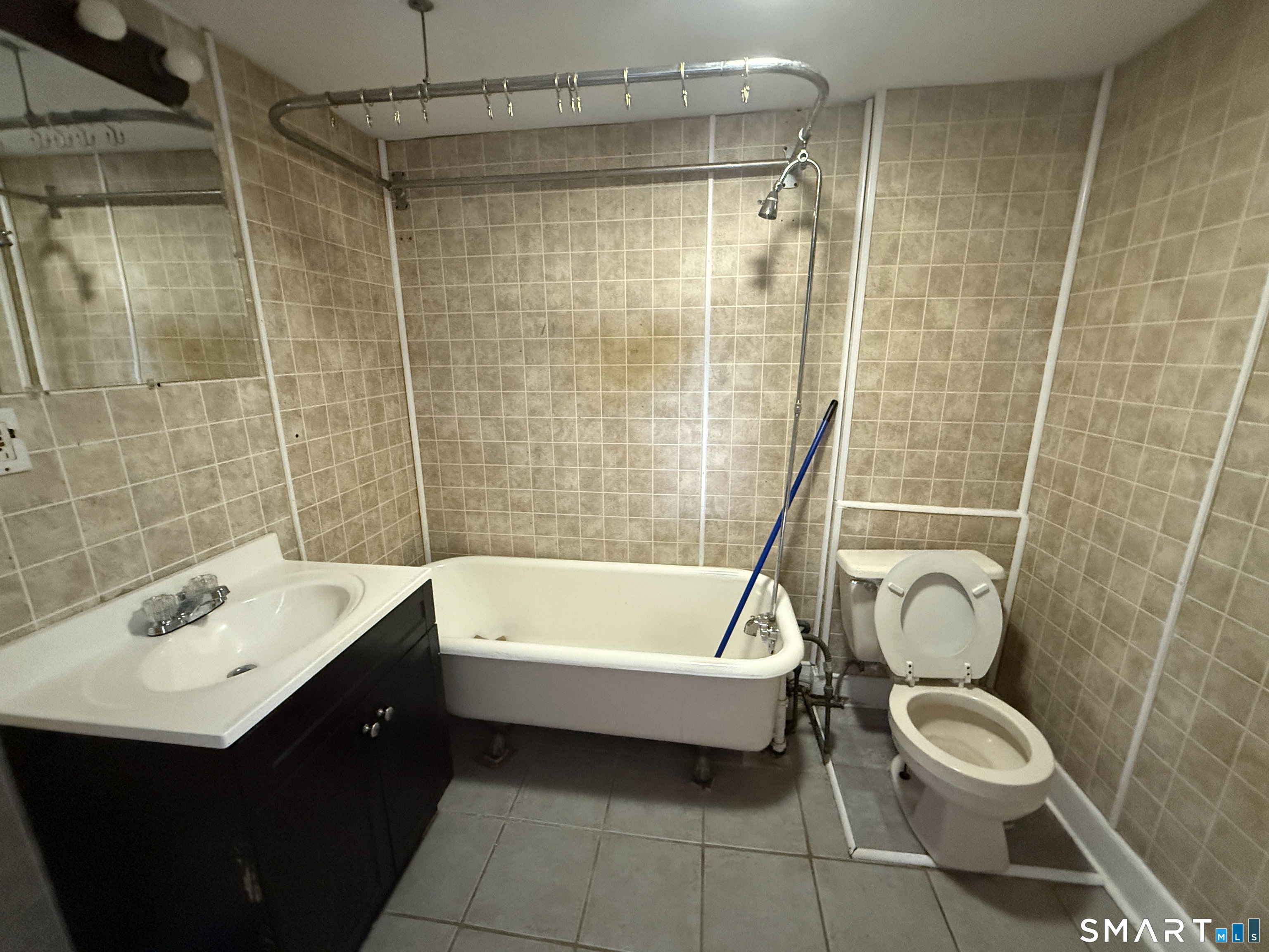 209-211 Davis 211 Street Property Photo 5