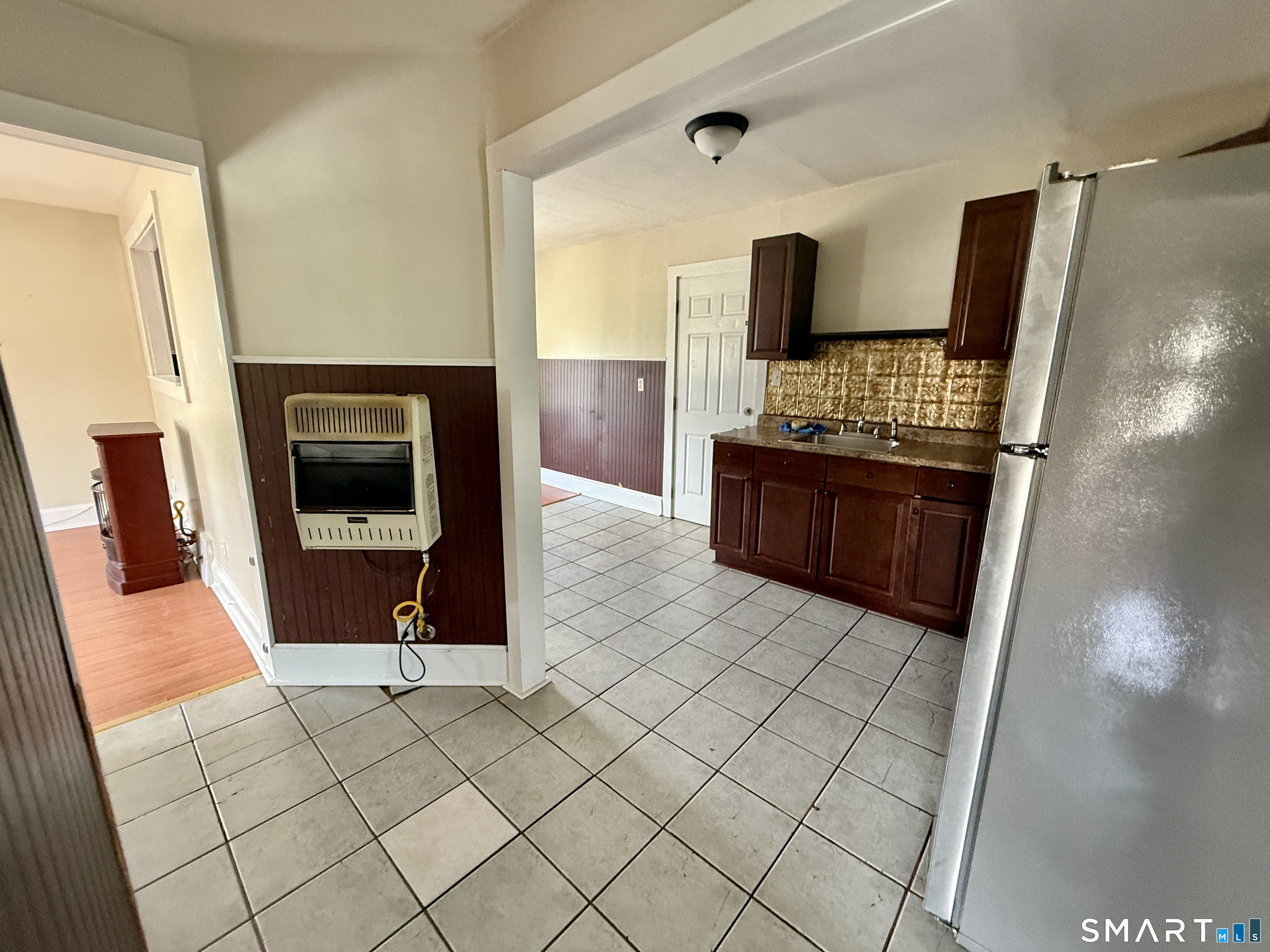 209-211 Davis 211 Street Property Photo 8