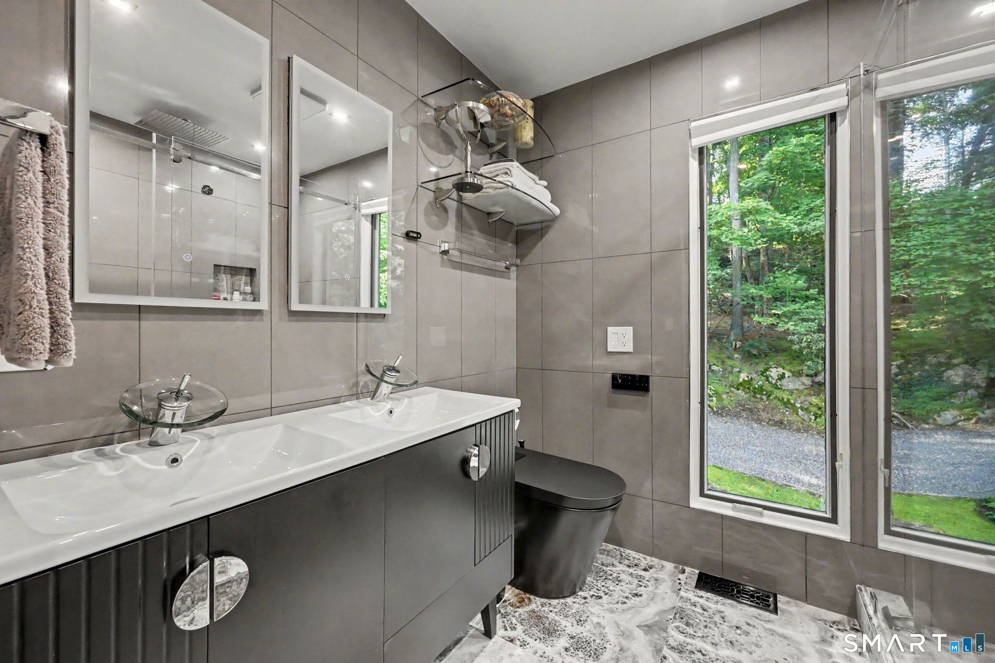 24205321 Property Photo 6