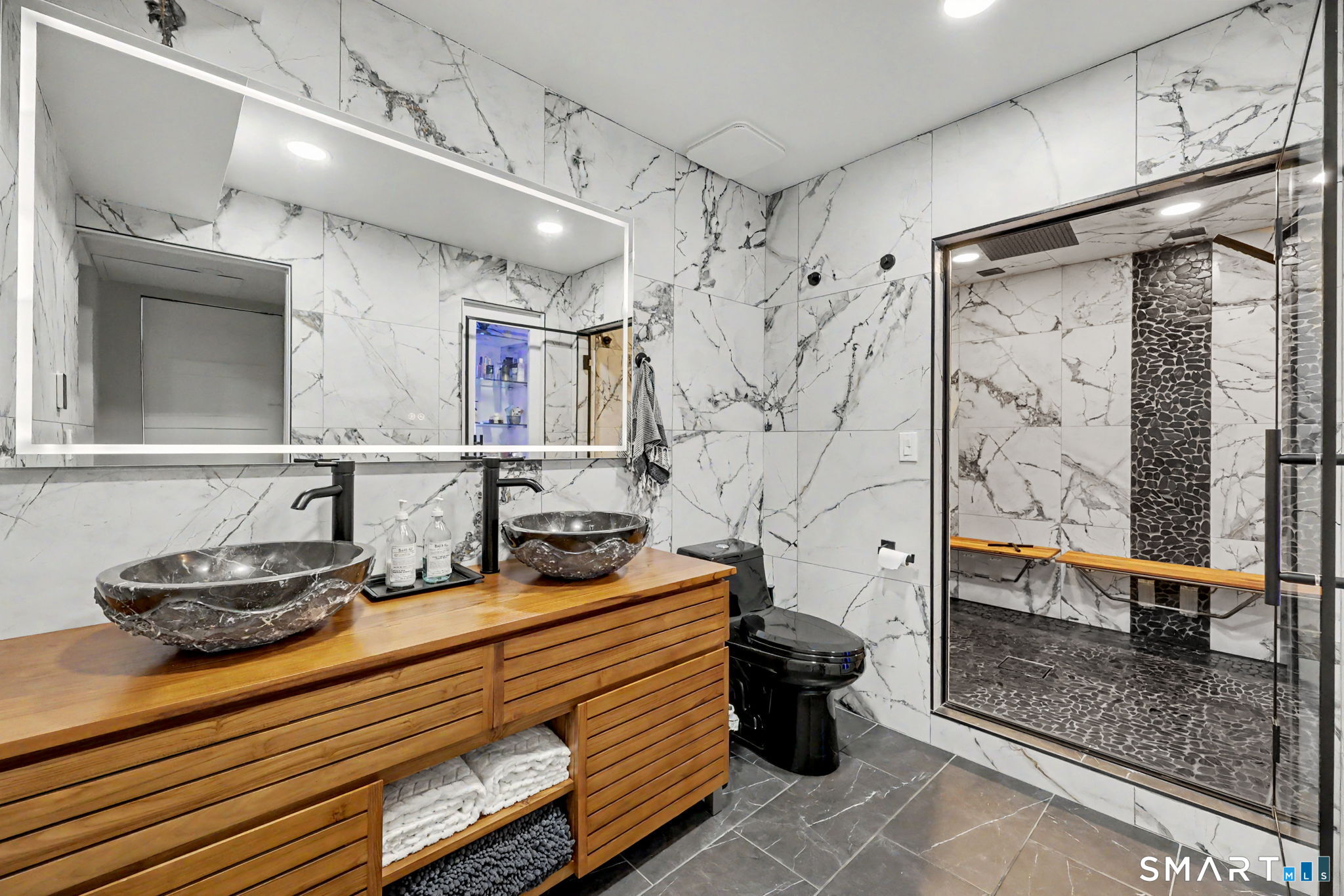 24205321 Property Photo 26