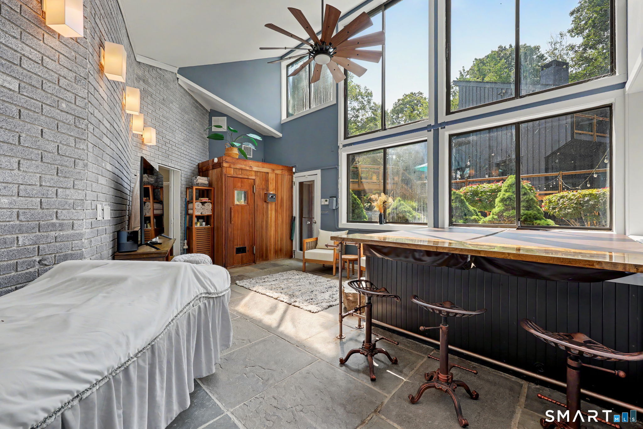 24205321 Property Photo 35