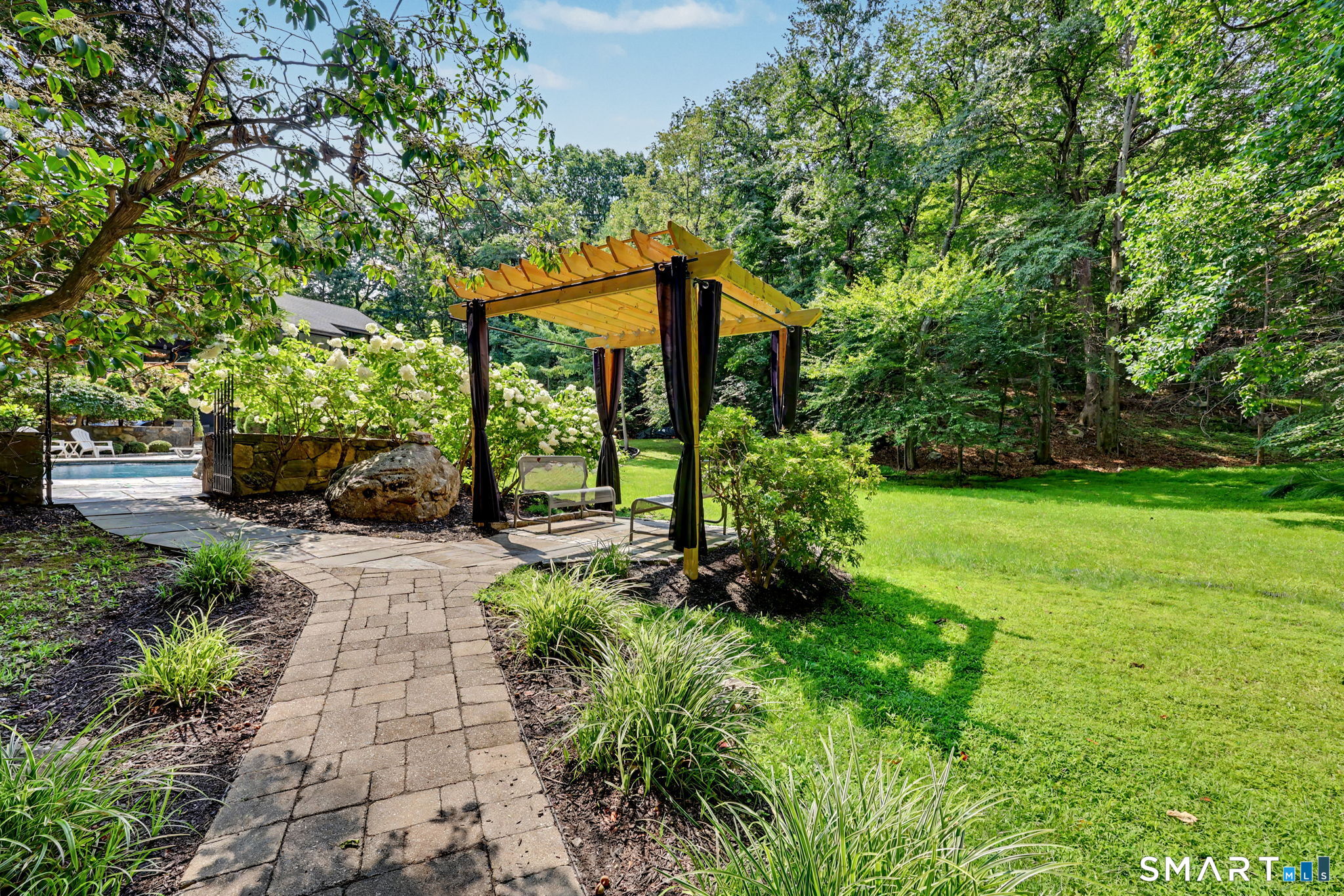 24205321 Property Photo 40