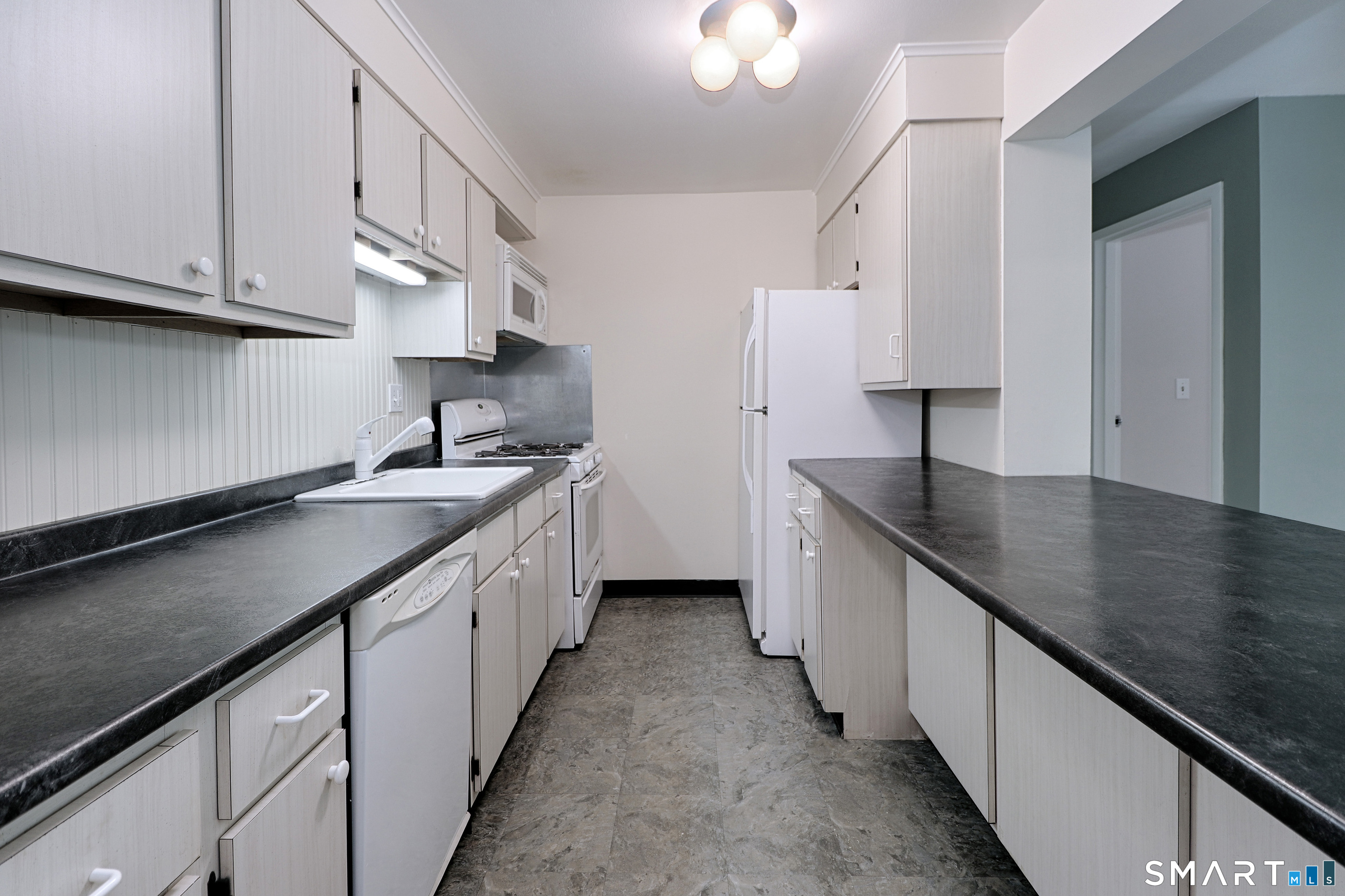 160 Fairfield Woods 48 Road Property Photo 11
