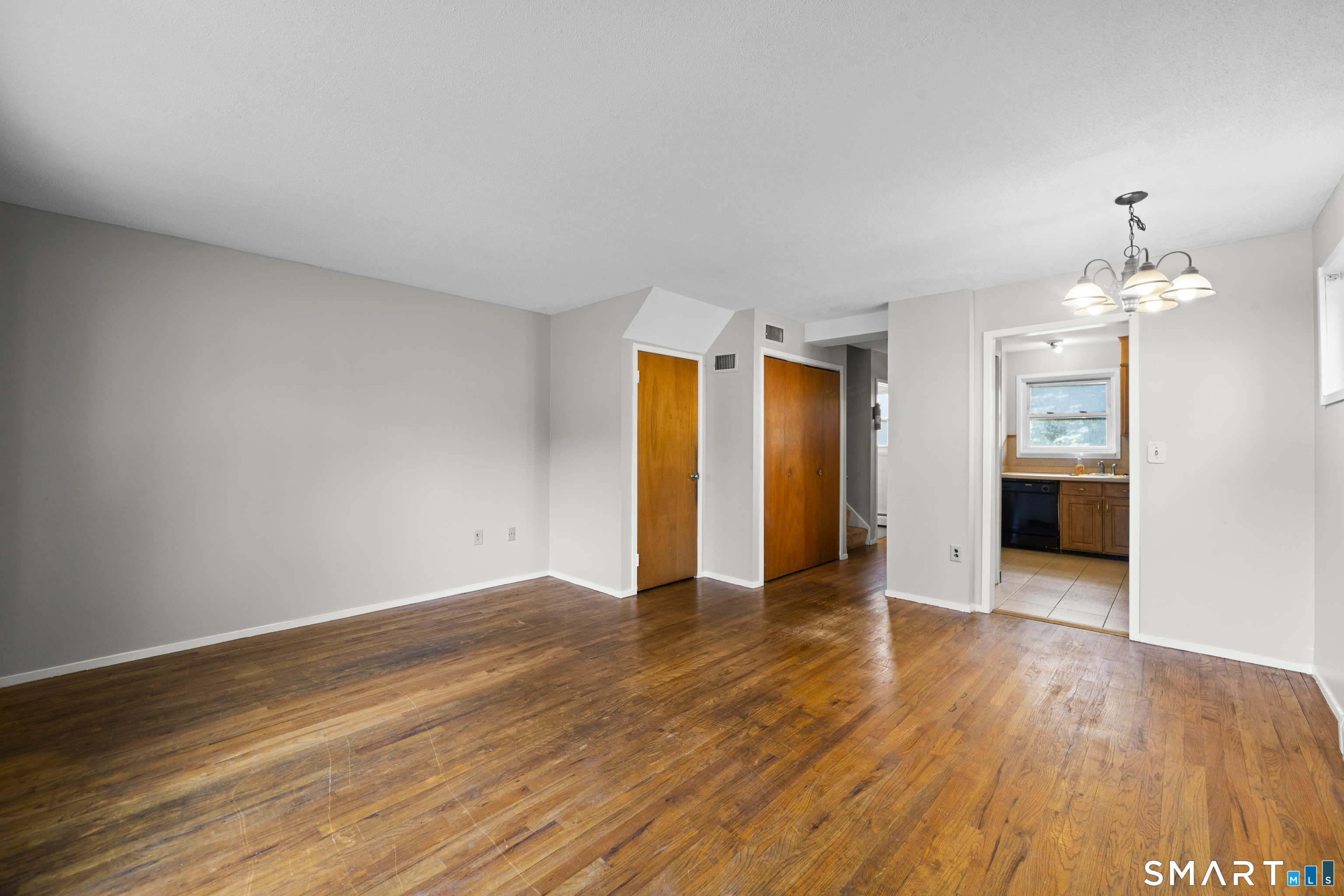 229 Wintonbury 1 Avenue Property Photo 6