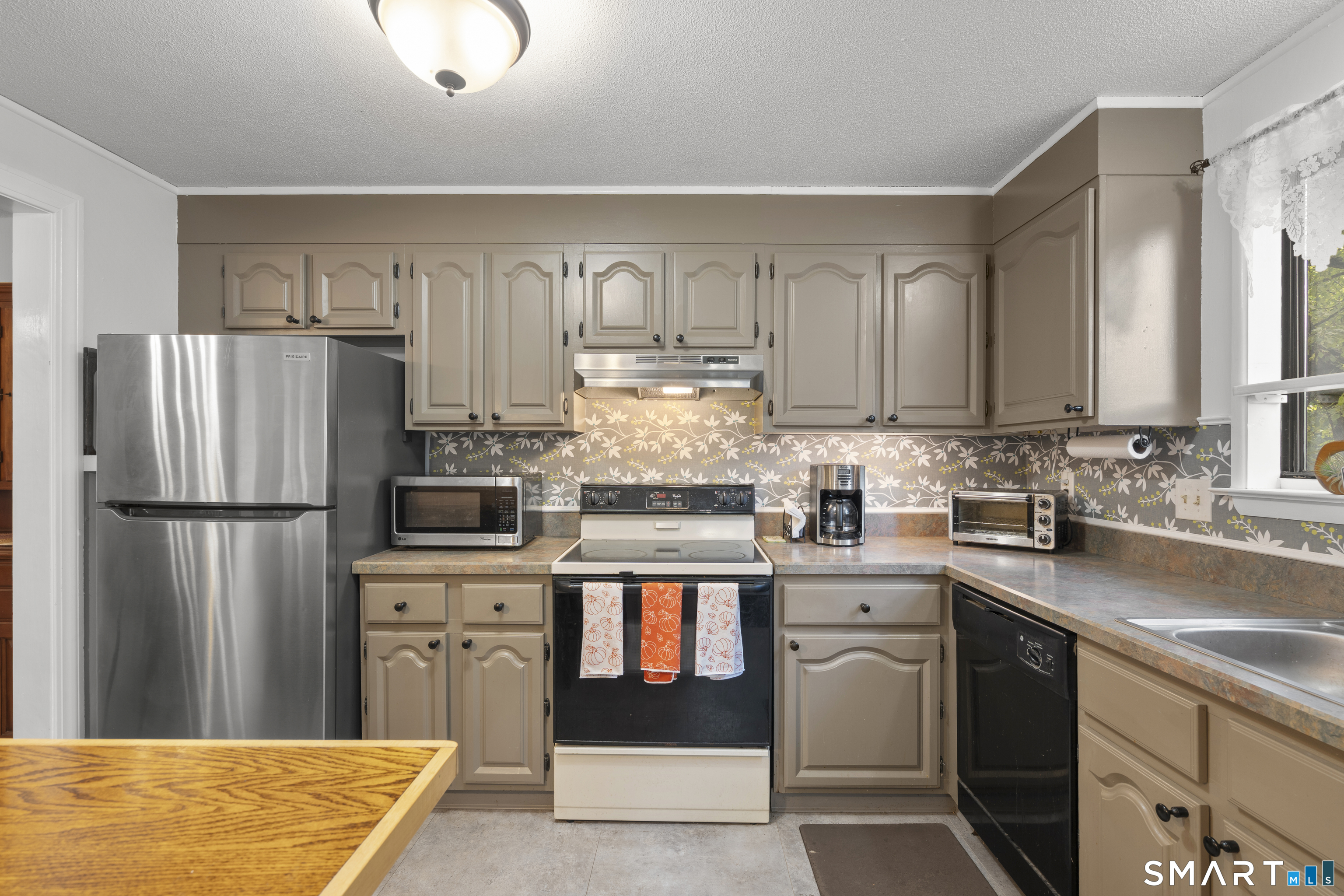 128 Highland B Street Property Photo 4