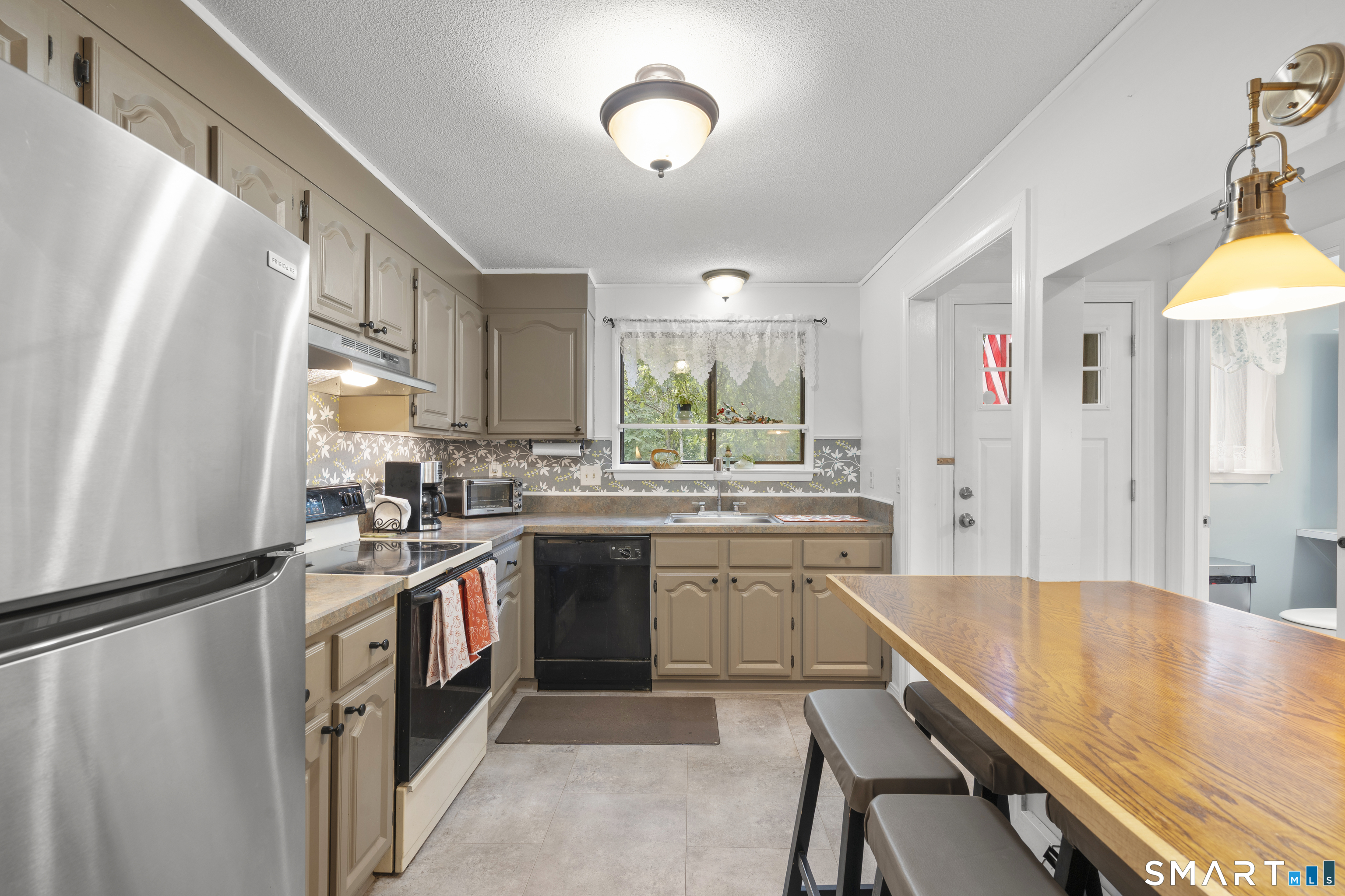 128 Highland B Street Property Photo 5