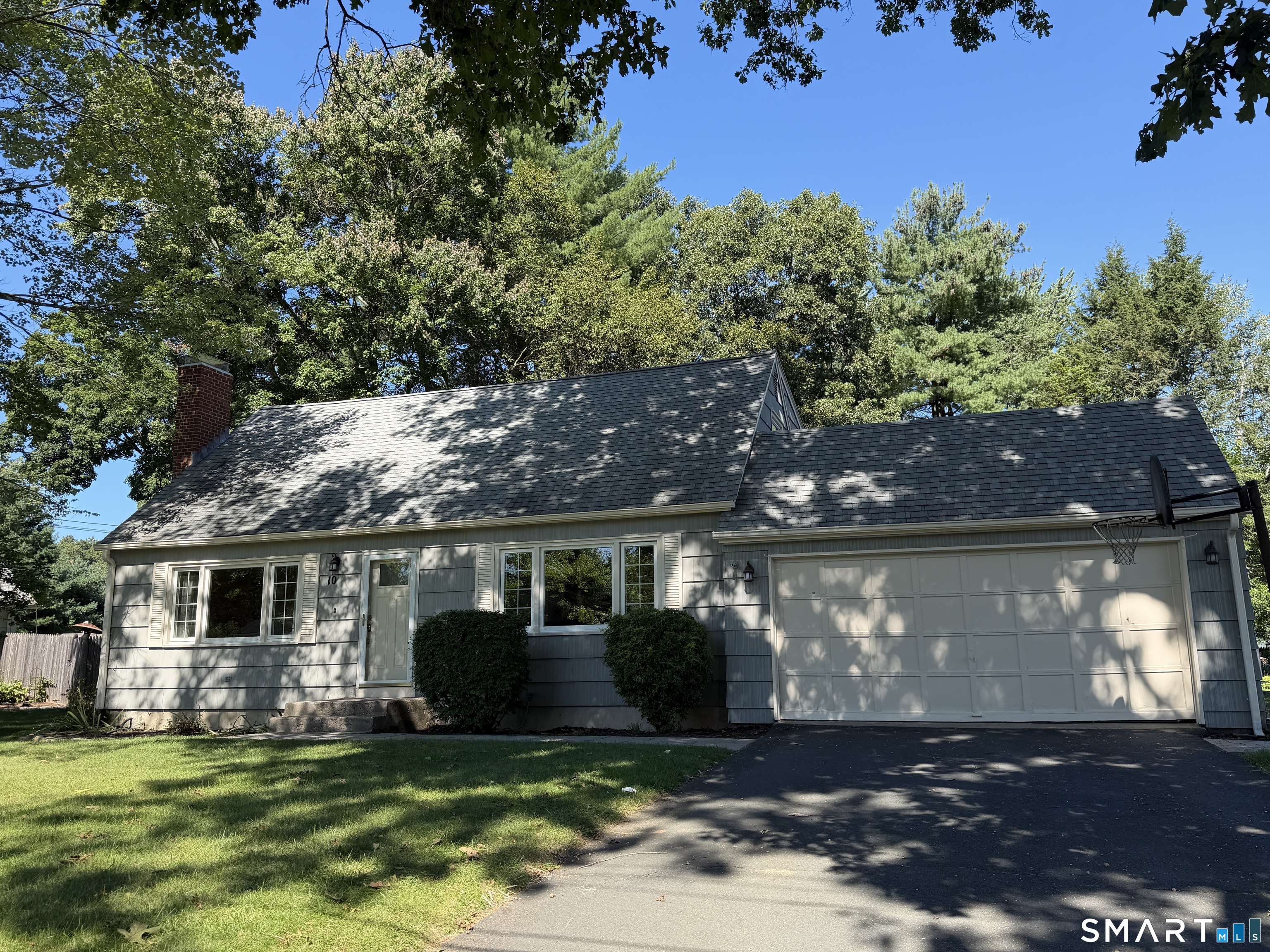 10 Colonial Drive Property Photo 1
