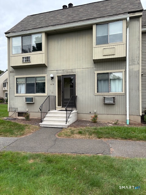 33 Essex 33 Court Property Photo 3