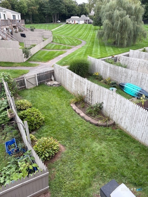 33 Essex 33 Court Property Photo 4