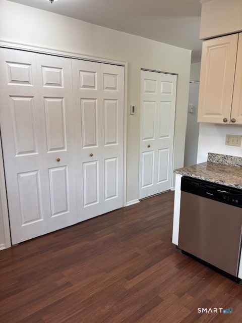 33 Essex 33 Court Property Photo 10